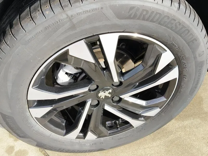 Peugeot 2008 Allure Pack PureTech - foto 41