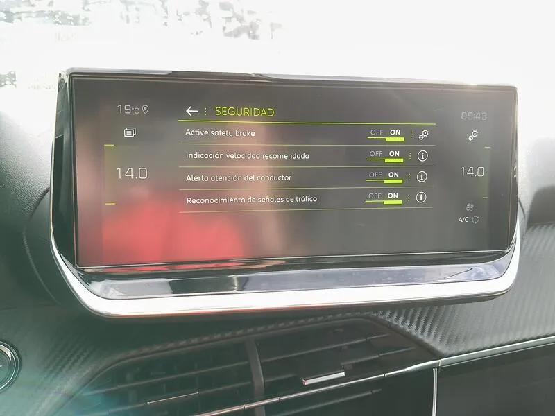 Peugeot 2008 Allure Pack PureTech - foto 19
