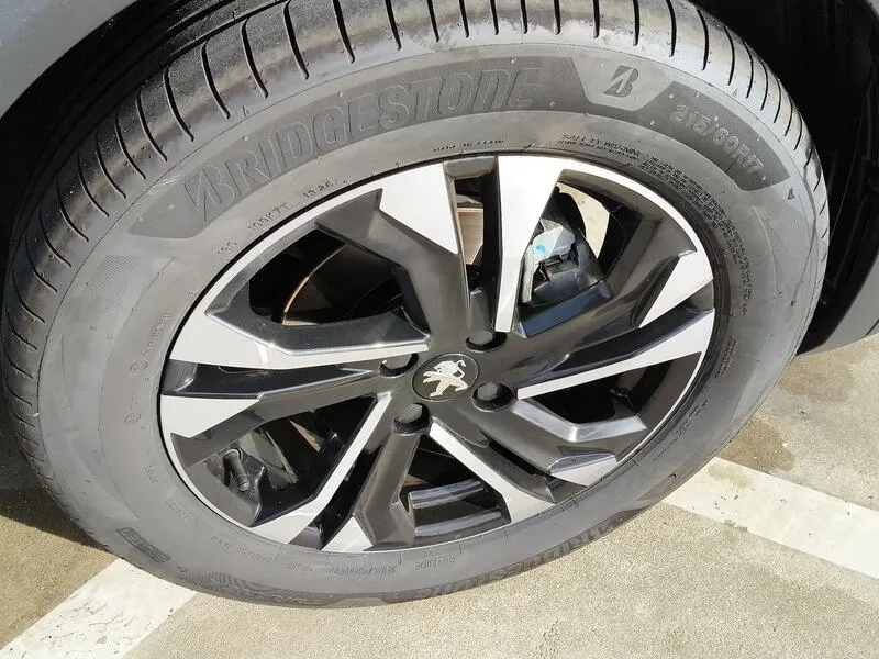 Peugeot 2008 Allure Pack PureTech - foto 42