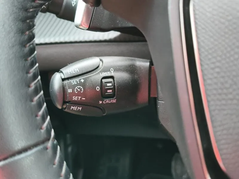 Peugeot 2008 Allure Pack PureTech - foto 27