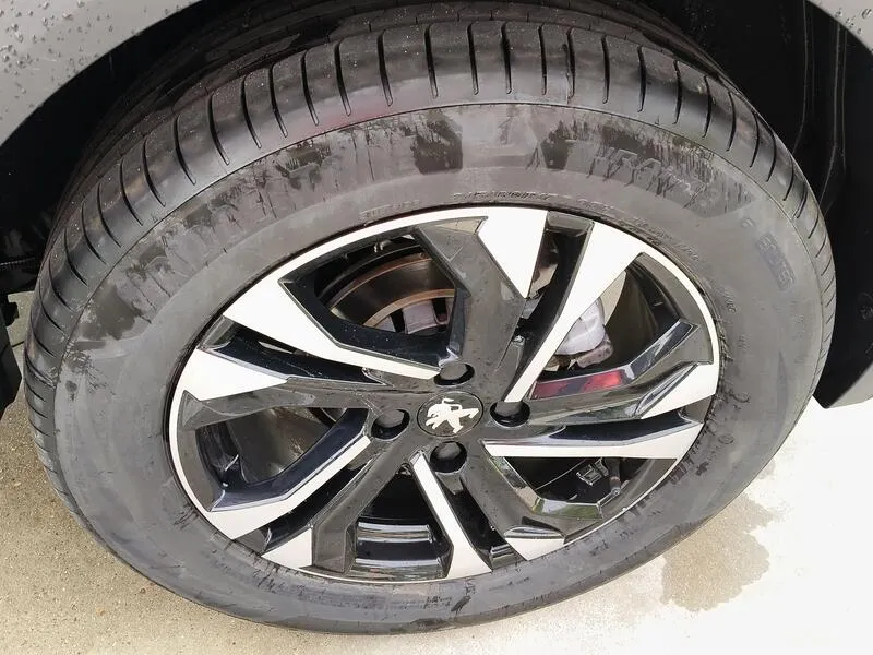 Peugeot 2008 Allure Pack PureTech - foto 47