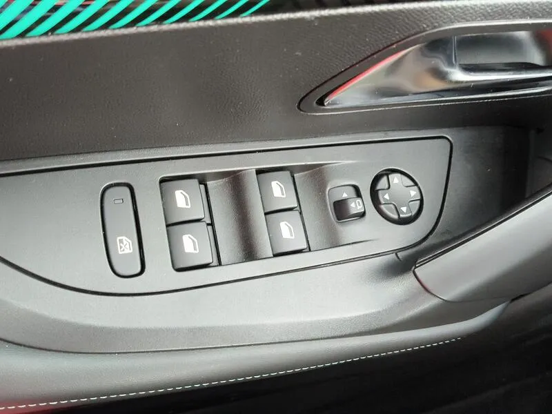 Peugeot 2008 Allure Pack PureTech - foto 30