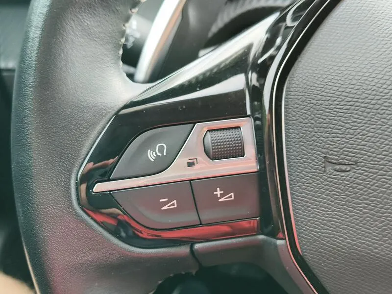 Peugeot 2008 Allure Pack PureTech - foto 25