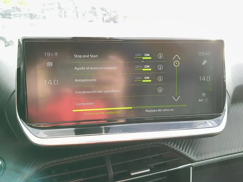 Peugeot 2008 Allure Pack PureTech - foto 18