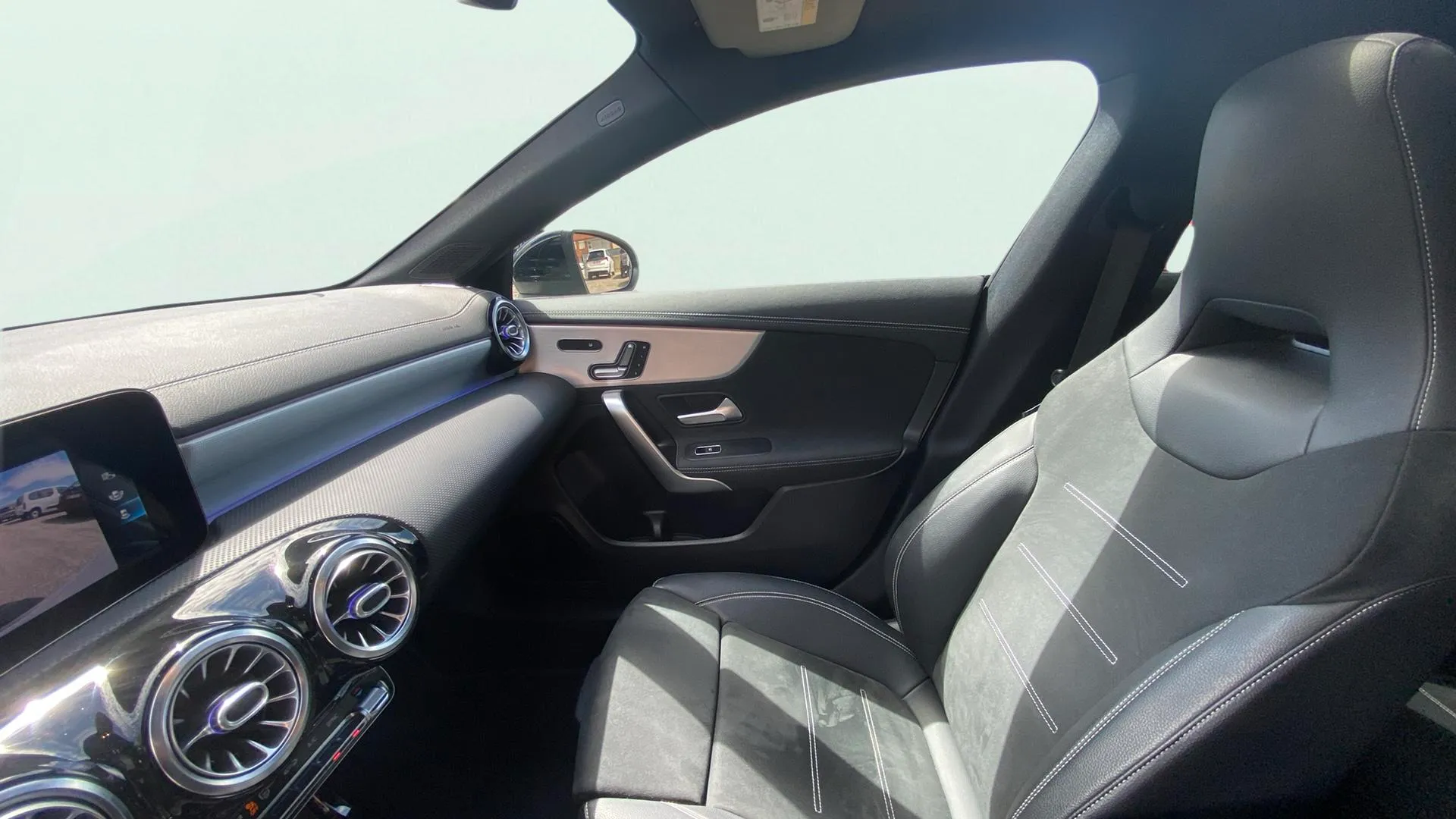 Mercedes-Benz CLA 200 - foto 13