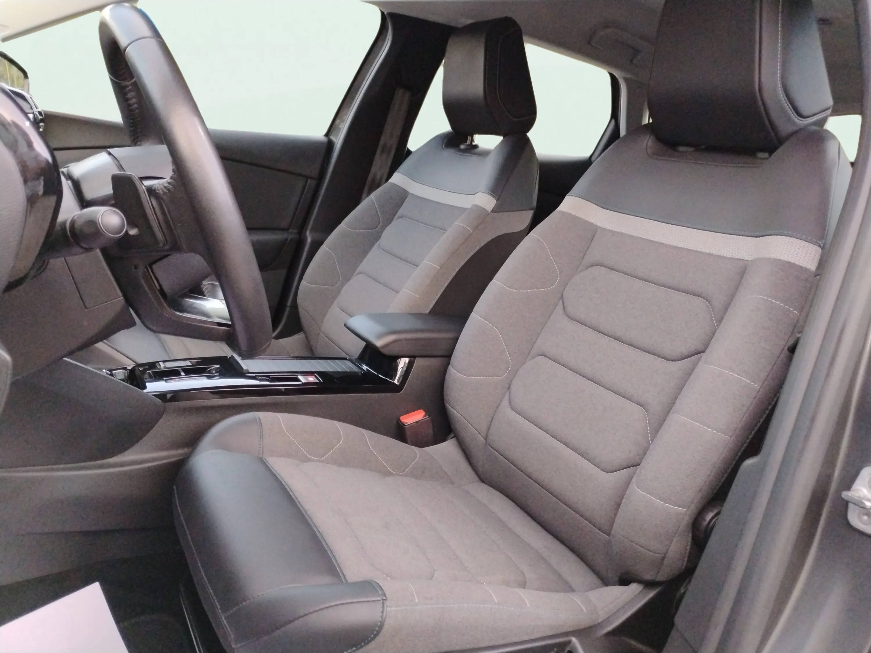 Citroën C4 PureTech 130 EAT8 Plus - foto 21