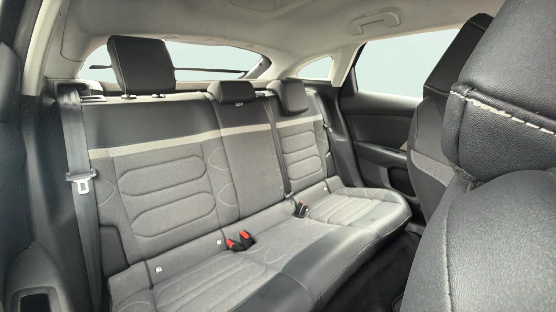 Citroën C4 PureTech 130 Plus - foto 17
