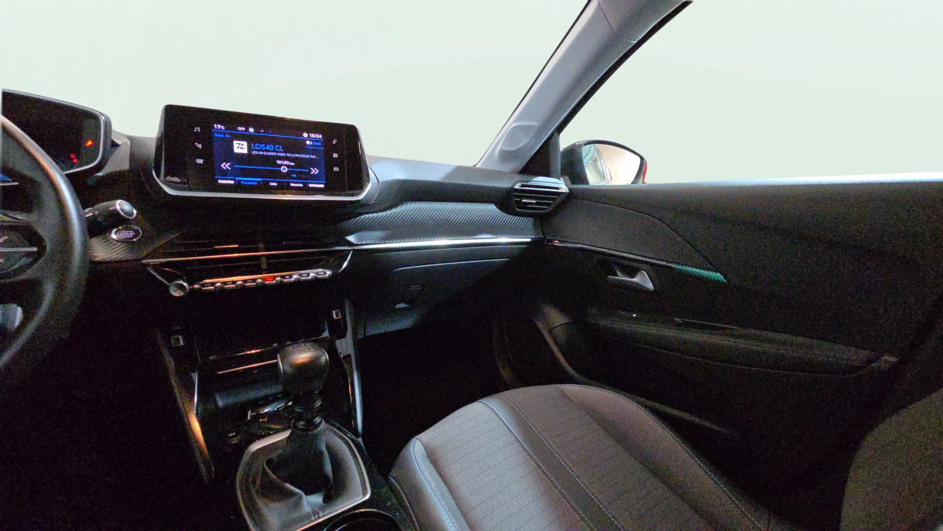 Peugeot 208 PureTech Allure - foto 15