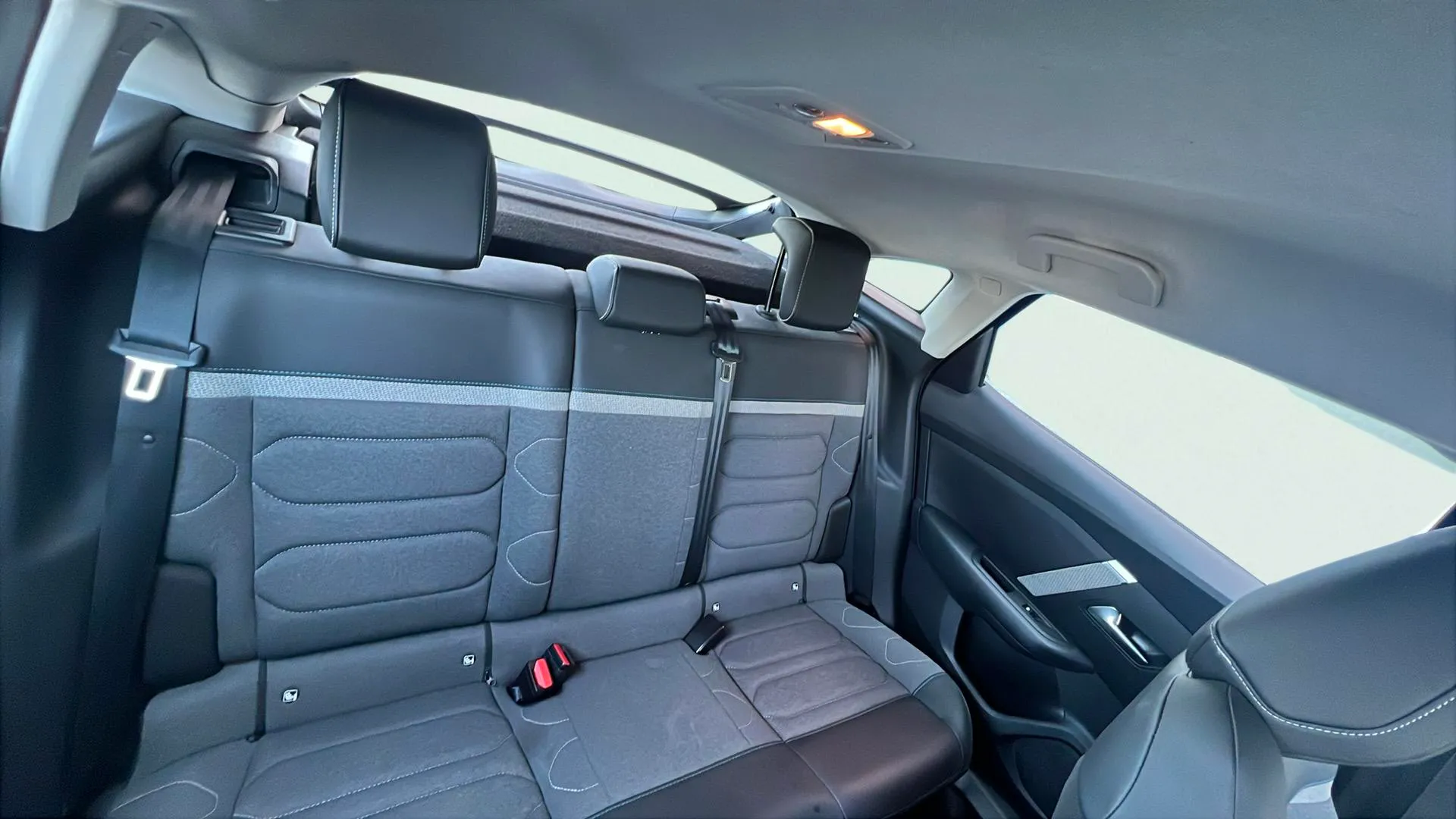 Citroën C4 PureTech 130 EAT8 Plus - foto 18