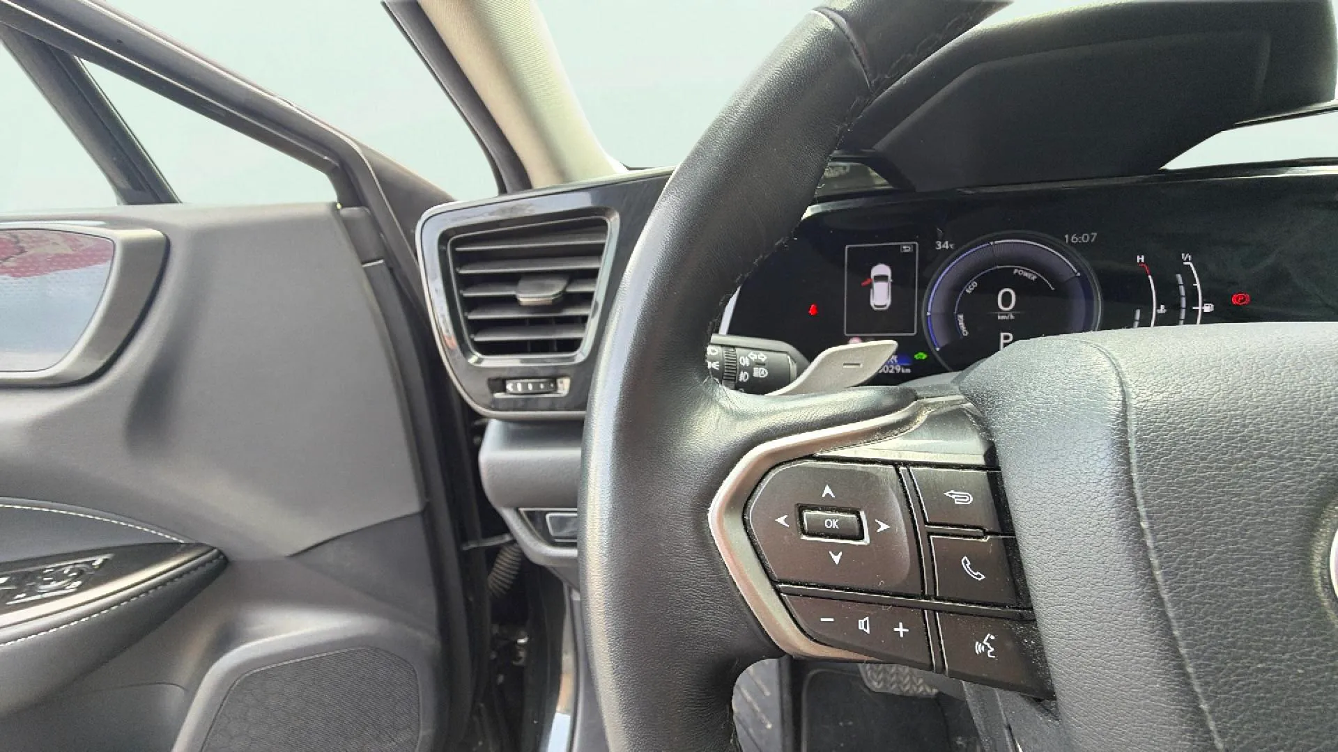 Lexus NX 350h Business 2WD - foto 17