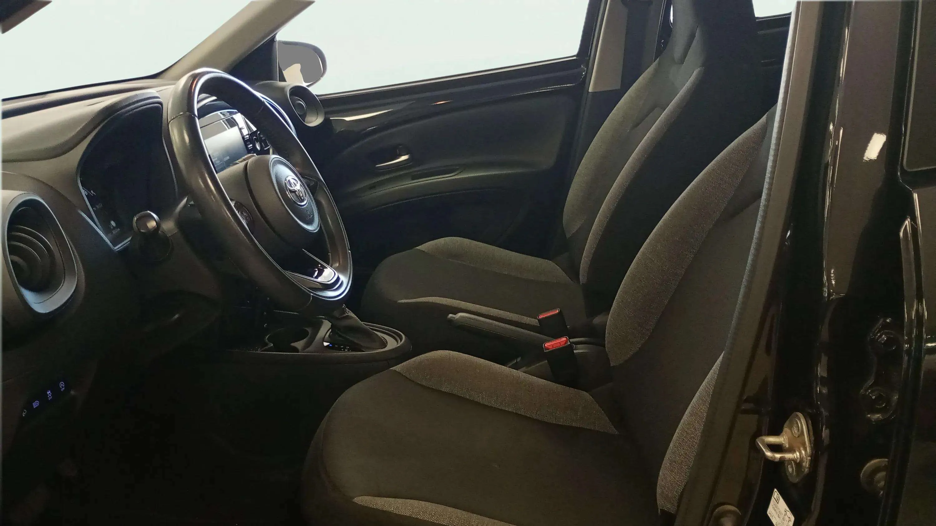 Toyota Aygo 1.0 70 x-play - foto 10