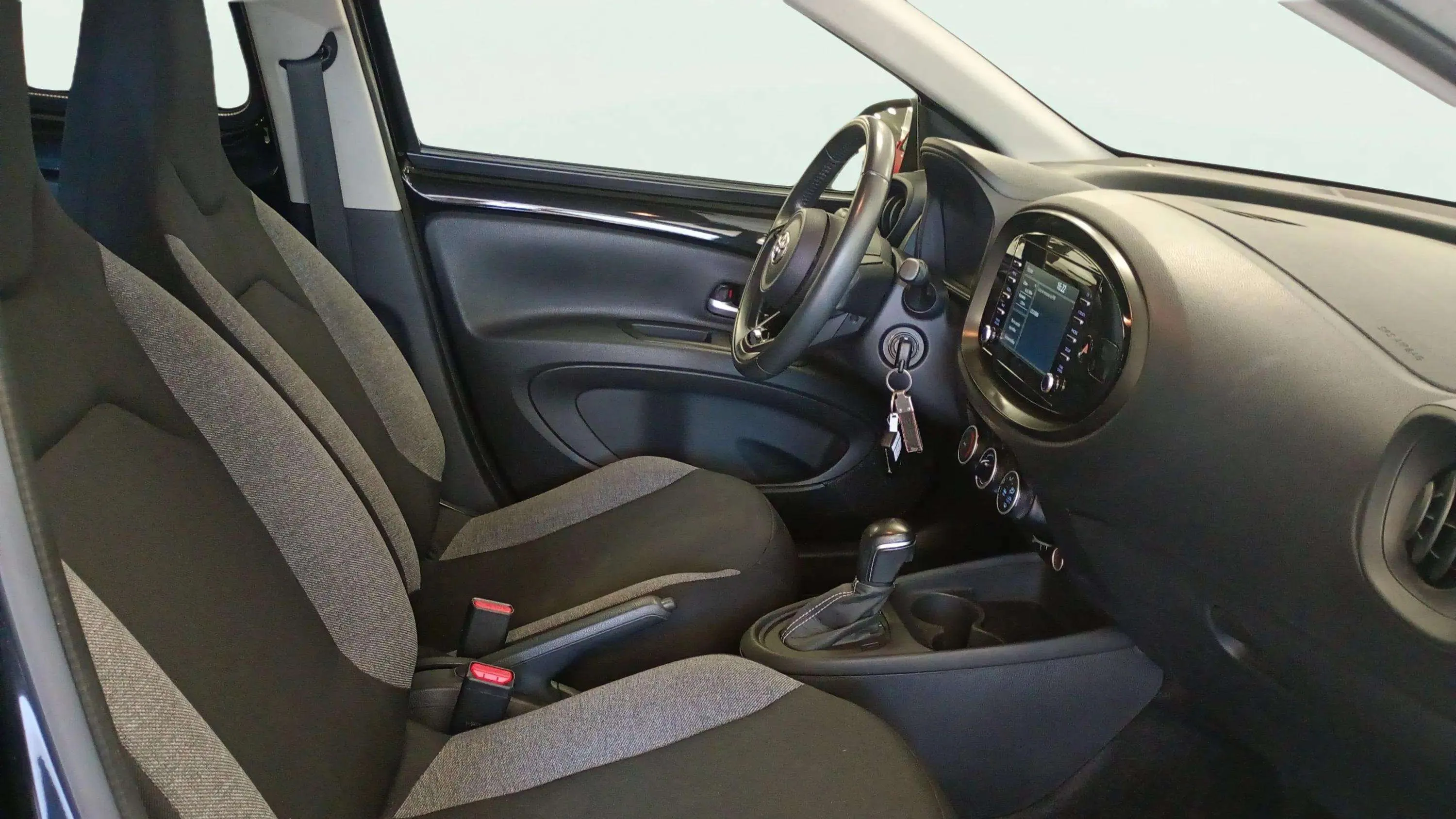 Toyota Aygo 1.0 70 x-play - foto 11