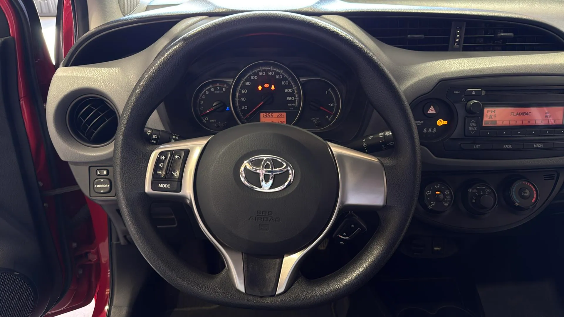 Toyota Yaris 1.0 70 Active - foto 14