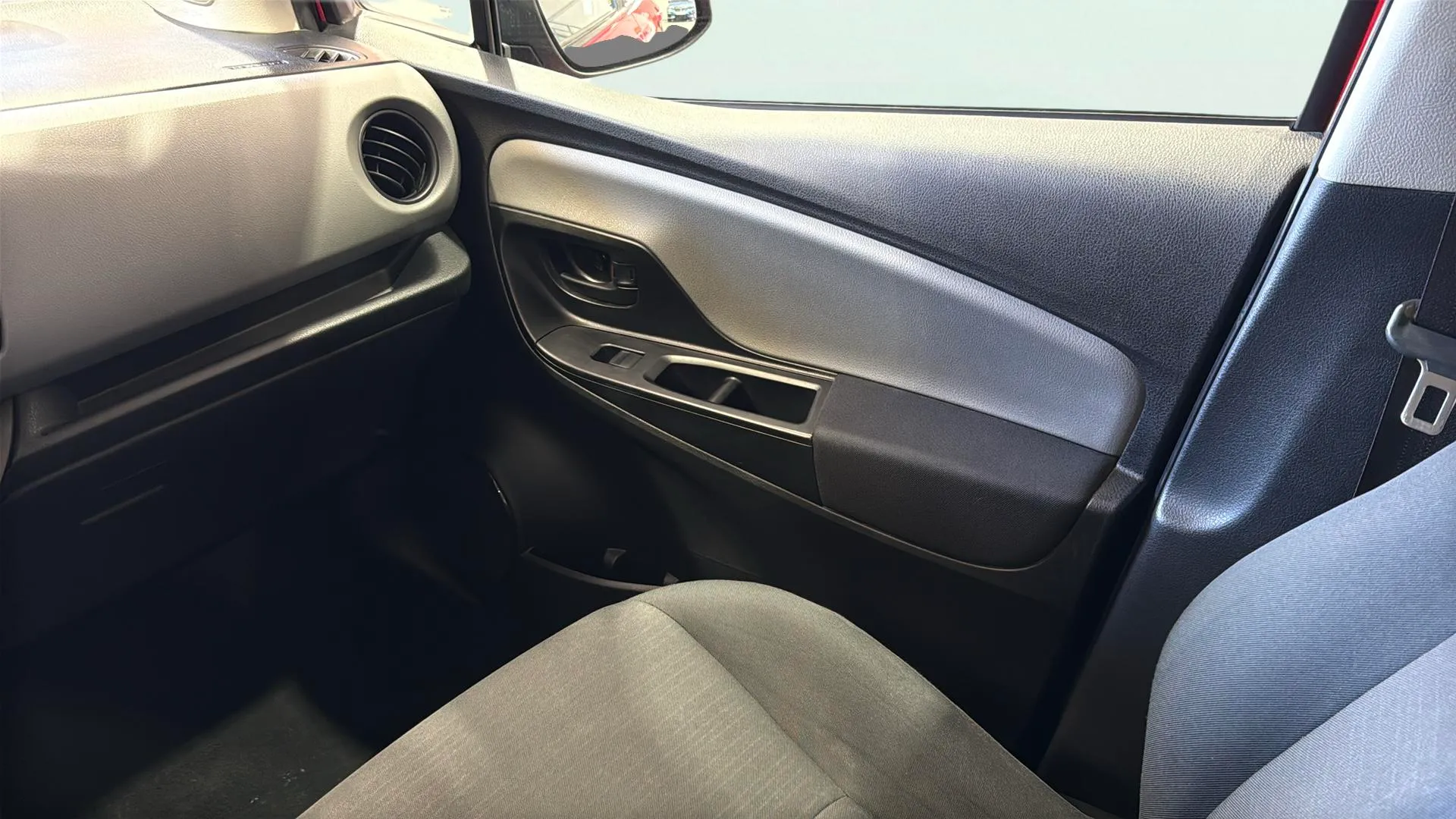 Toyota Yaris 1.0 70 Active - foto 20