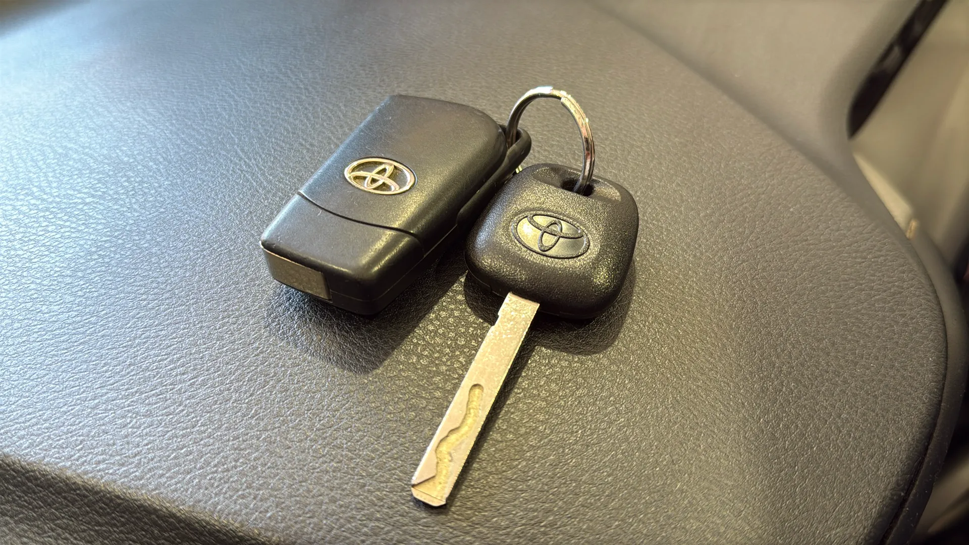 Toyota Yaris 1.0 70 Active - foto 26