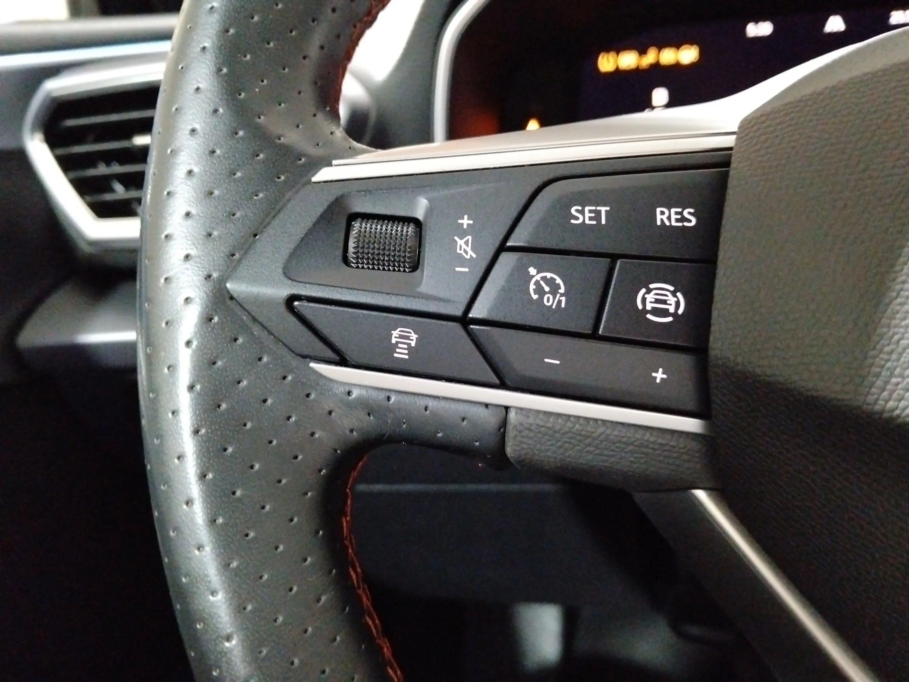 SEAT León 1.0 eTSI DSG-7 FR 25 Aniv - foto 23