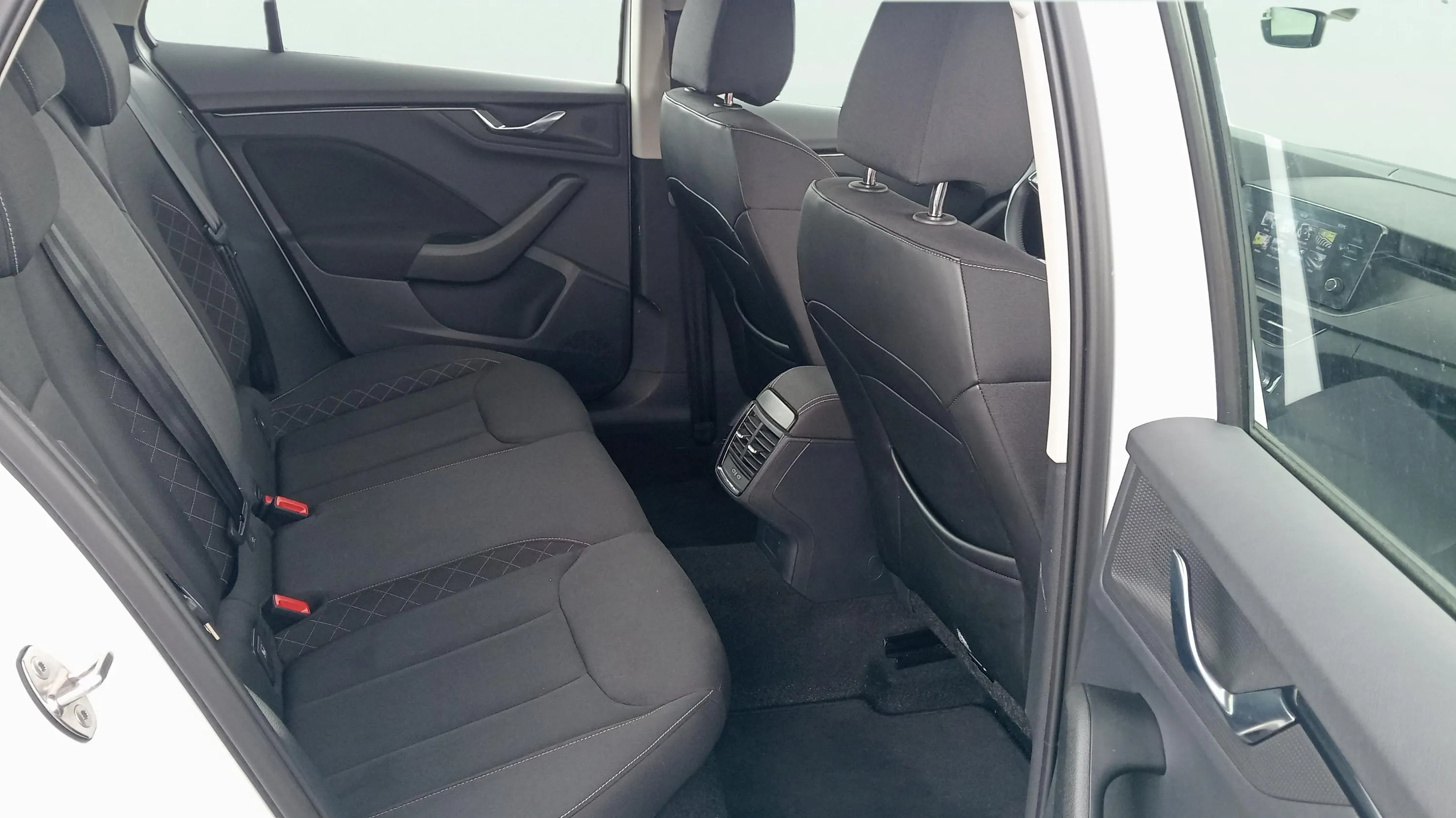 Škoda Scala 1.0 TSI Active - foto 18
