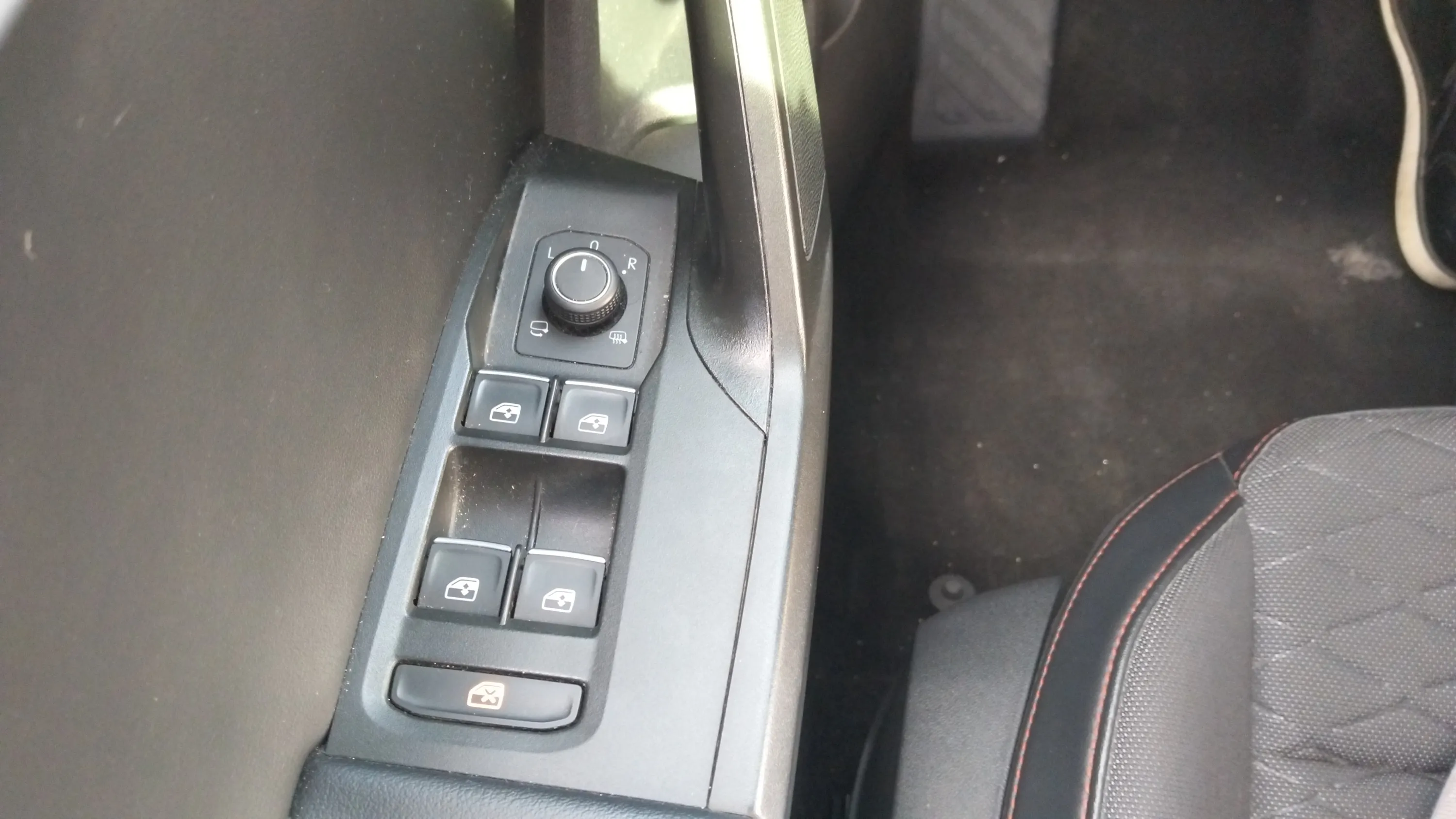 SEAT León 1.0 eTSI DSG-7 FR 25 Aniv - foto 25
