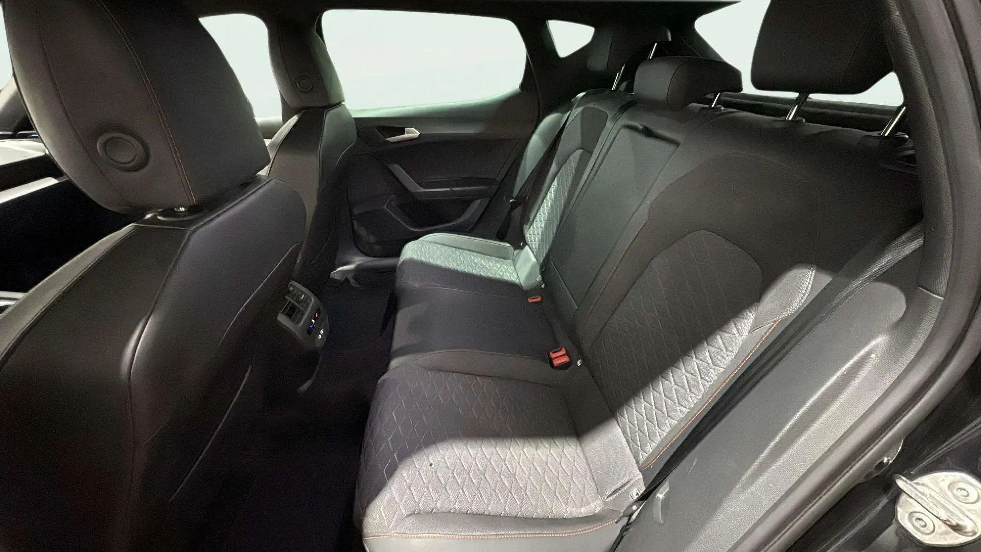 SEAT León 1.0 eTSI DSG-7 FR 25 Aniv - foto 12