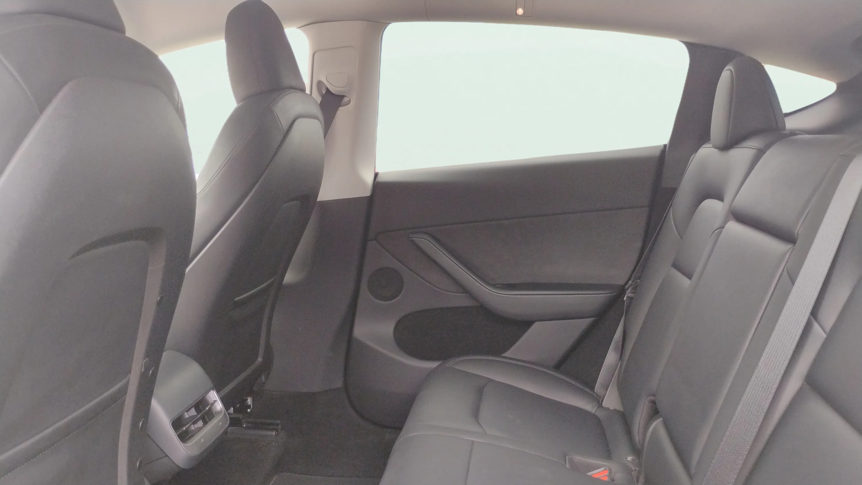 Tesla Model Y 60KWH 12/2023 - foto 19