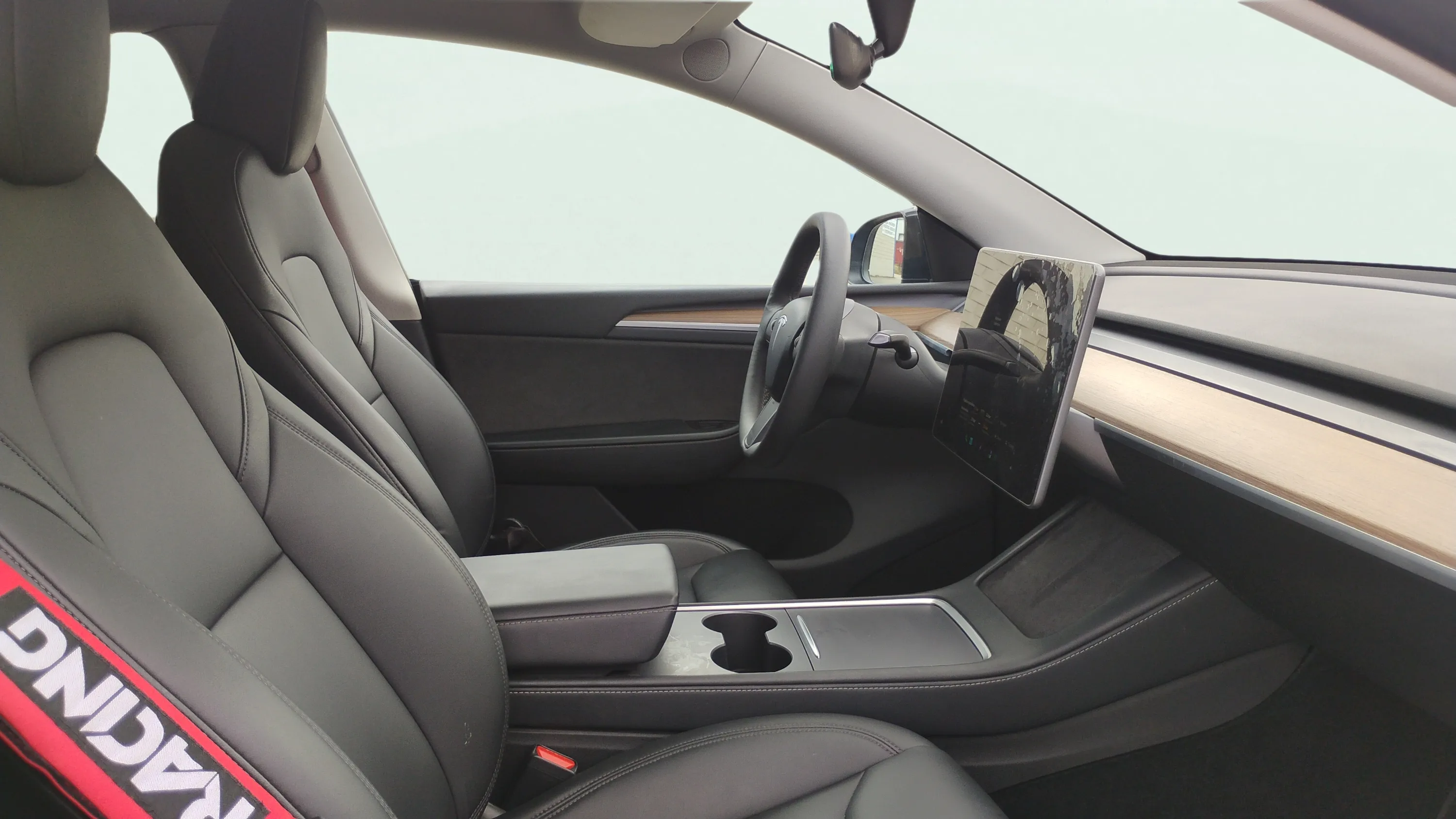 Tesla Model Y 60KWH 12/2023 - foto 15