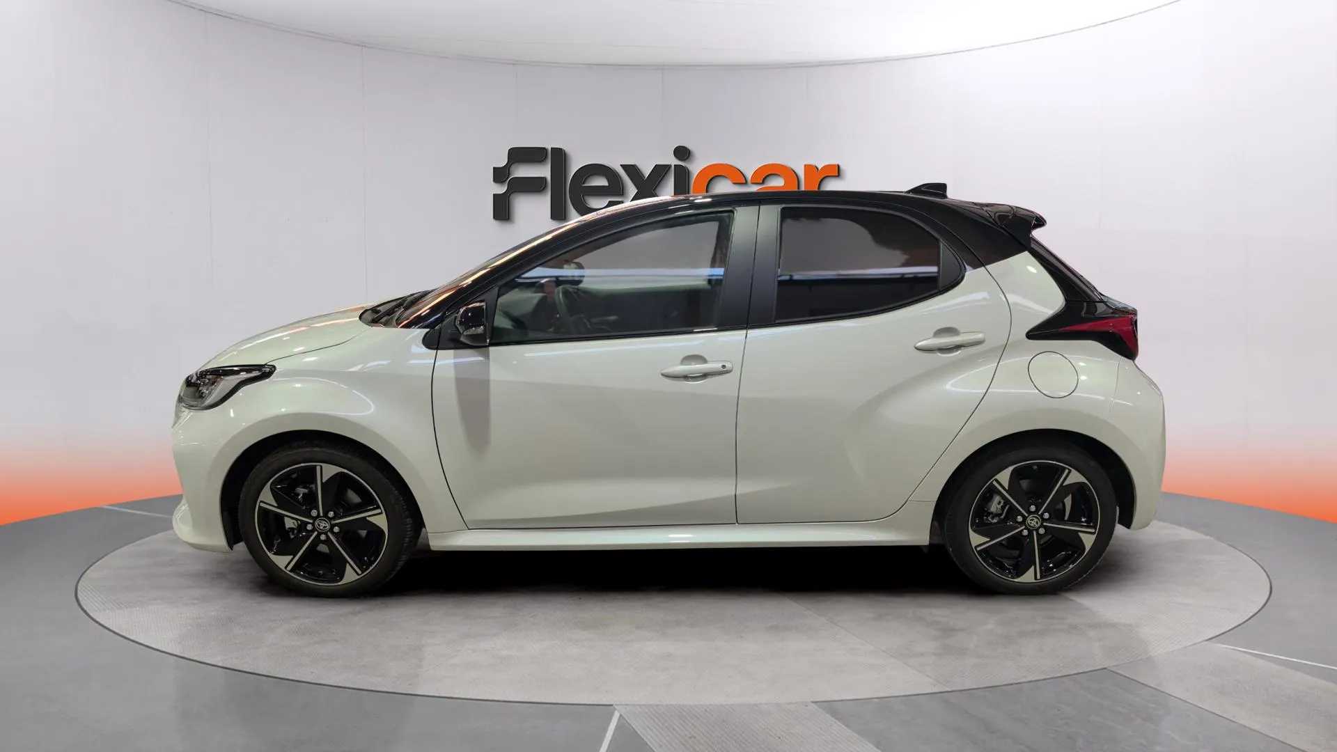 Toyota Yaris 1.5 120H Active Plus - foto 4