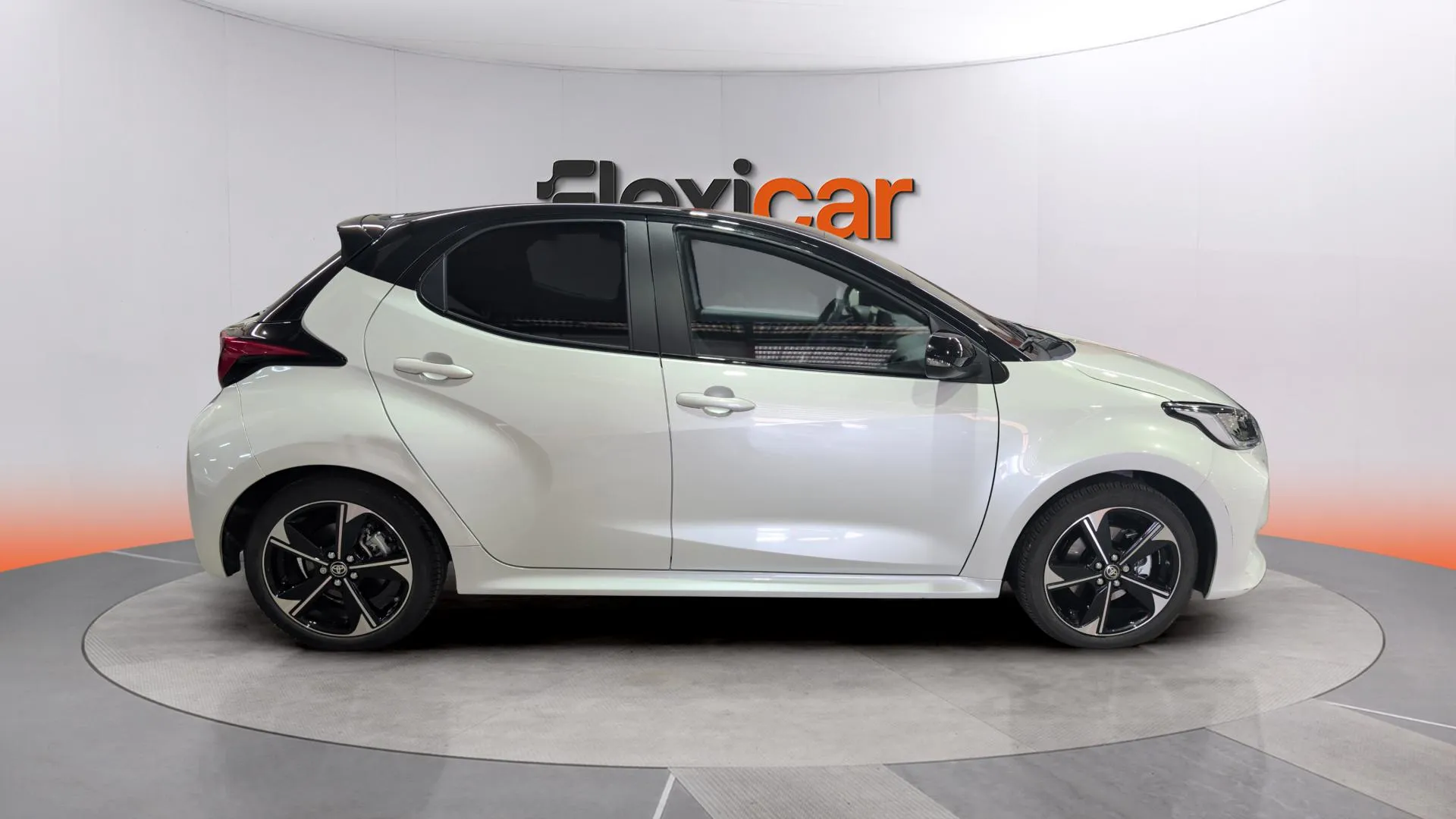 Toyota Yaris 1.5 120H Active Plus - foto 8
