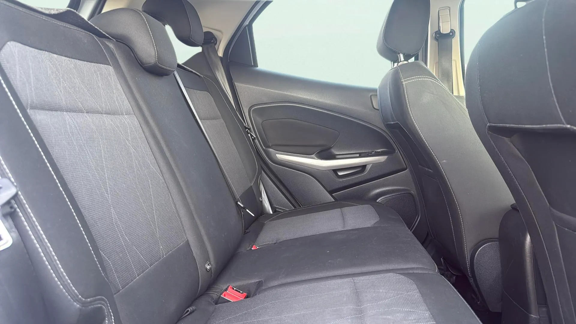 Ford EcoSport 1.5 TDCi EcoBlue ST Line - foto 17