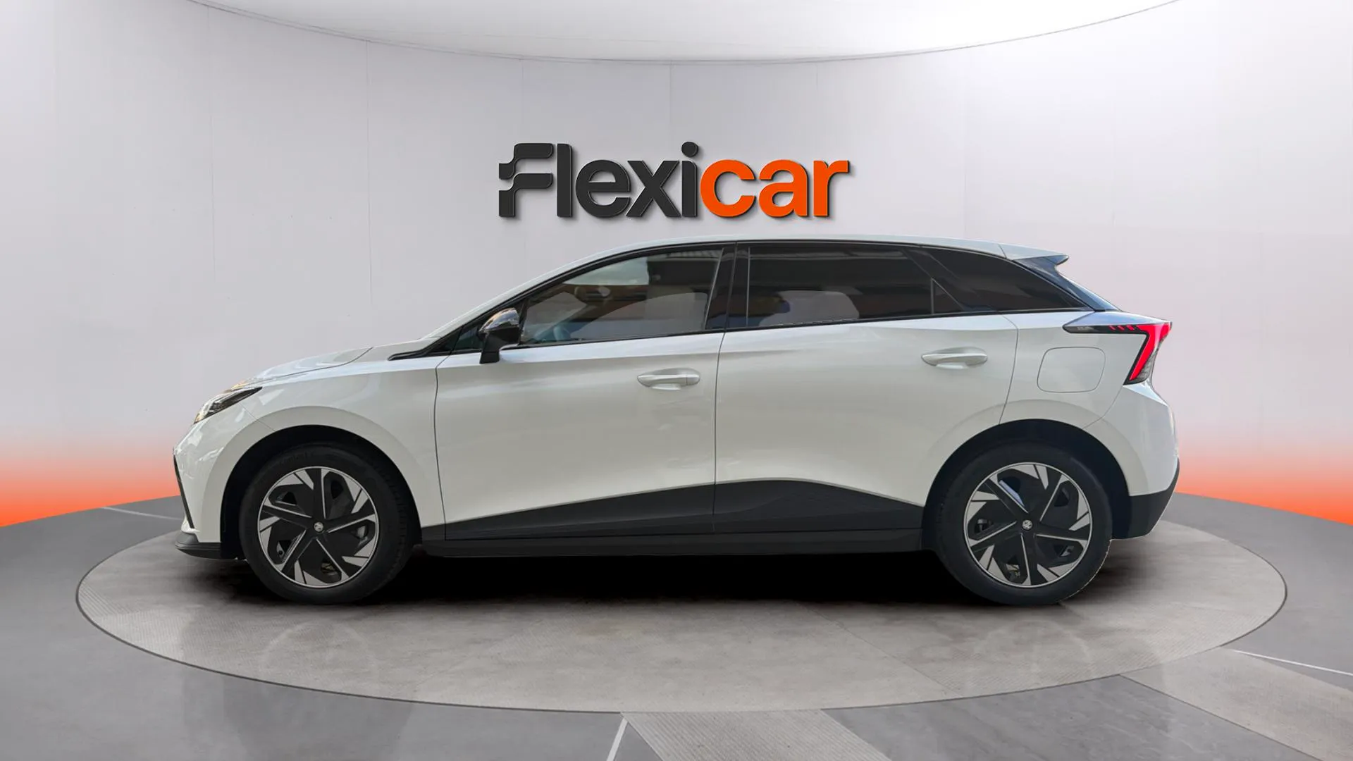 MG MG4 64kWh Luxury - foto 6
