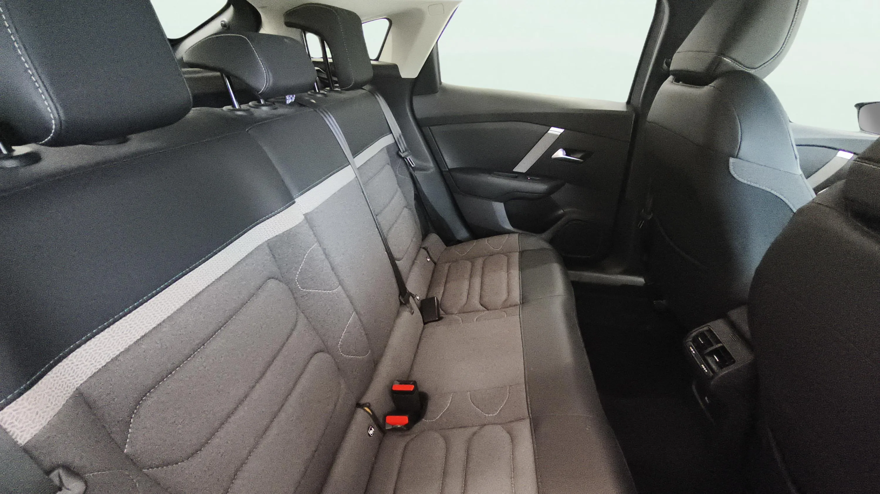 Citroën C4 PureTech 130 Plus - foto 8