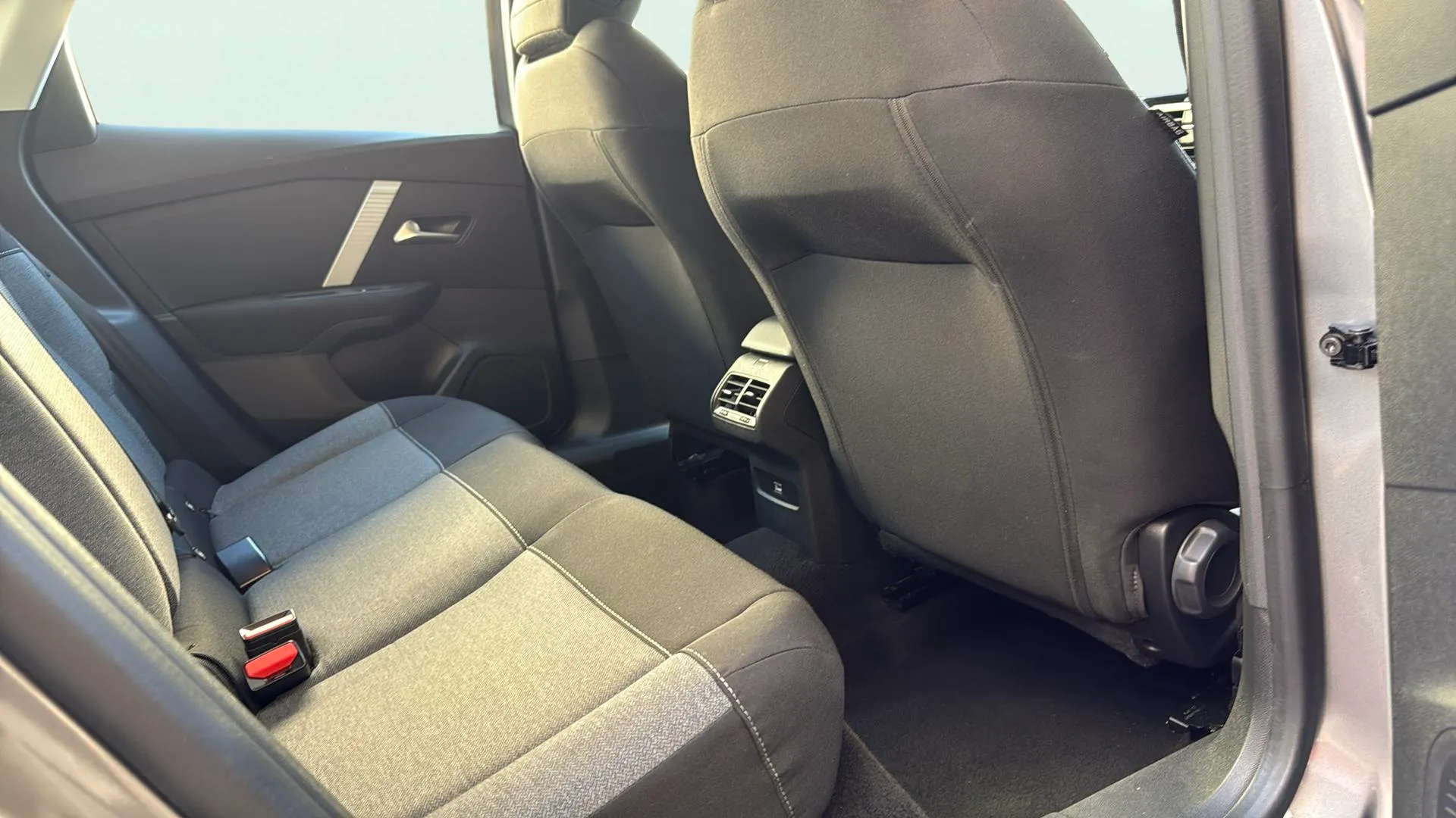 Citroën C4 X Hybrid 136 e-DCS6 You - foto 22