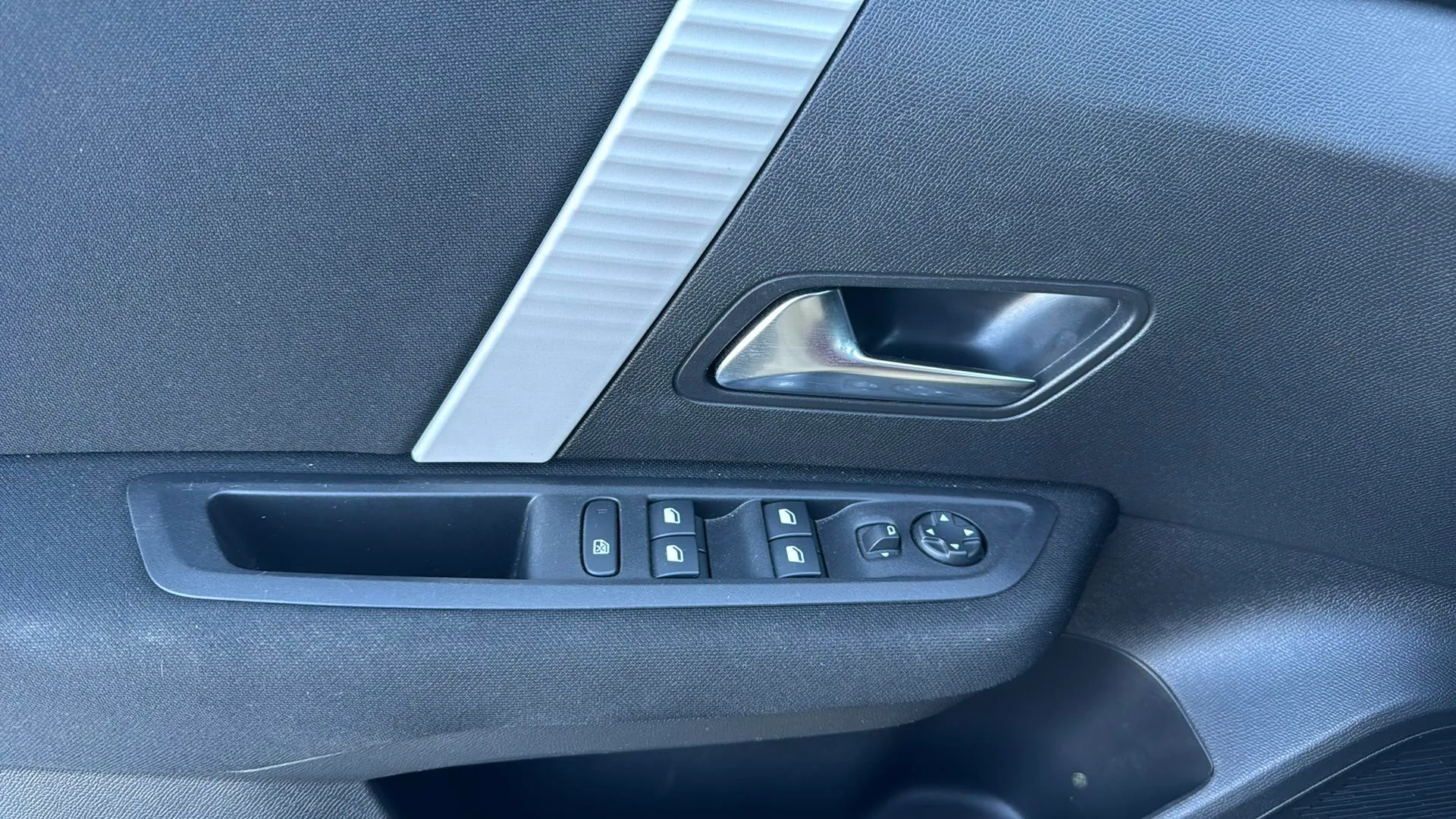 Citroën C4 X Hybrid 136 e-DCS6 You - foto 19