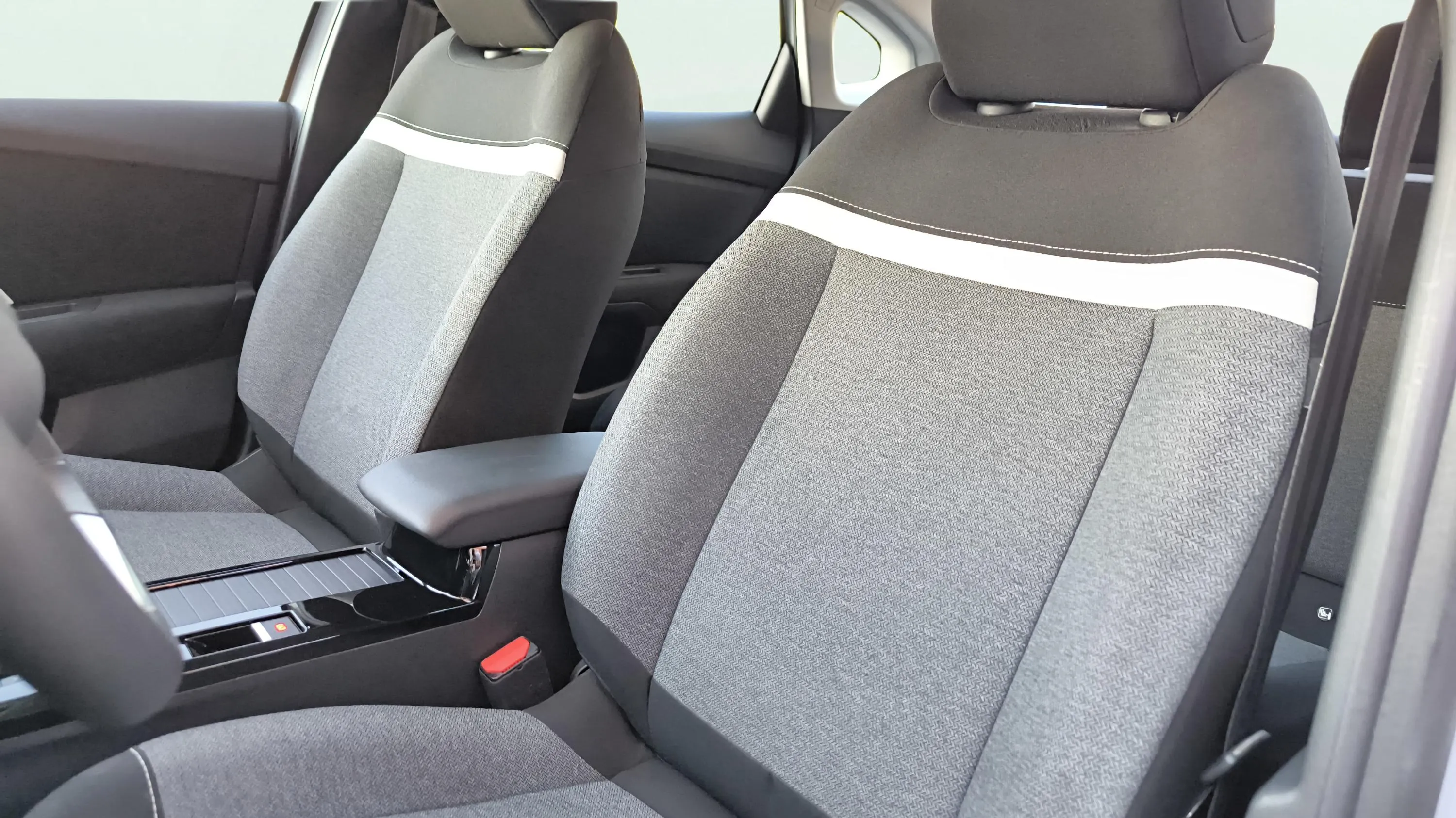 Citroën C4 X Hybrid 136 e-DCS6 You - foto 29