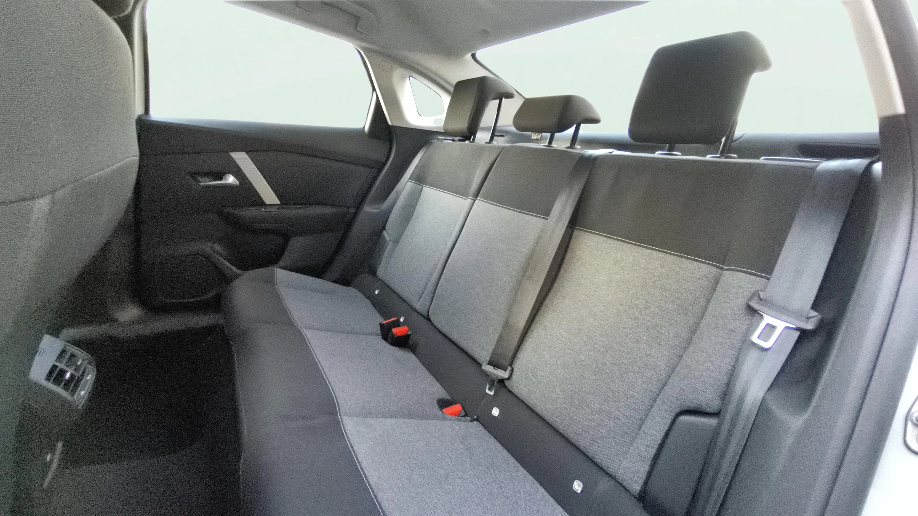 Citroën C4 X Hybrid 136 e-DCS6 You - foto 24