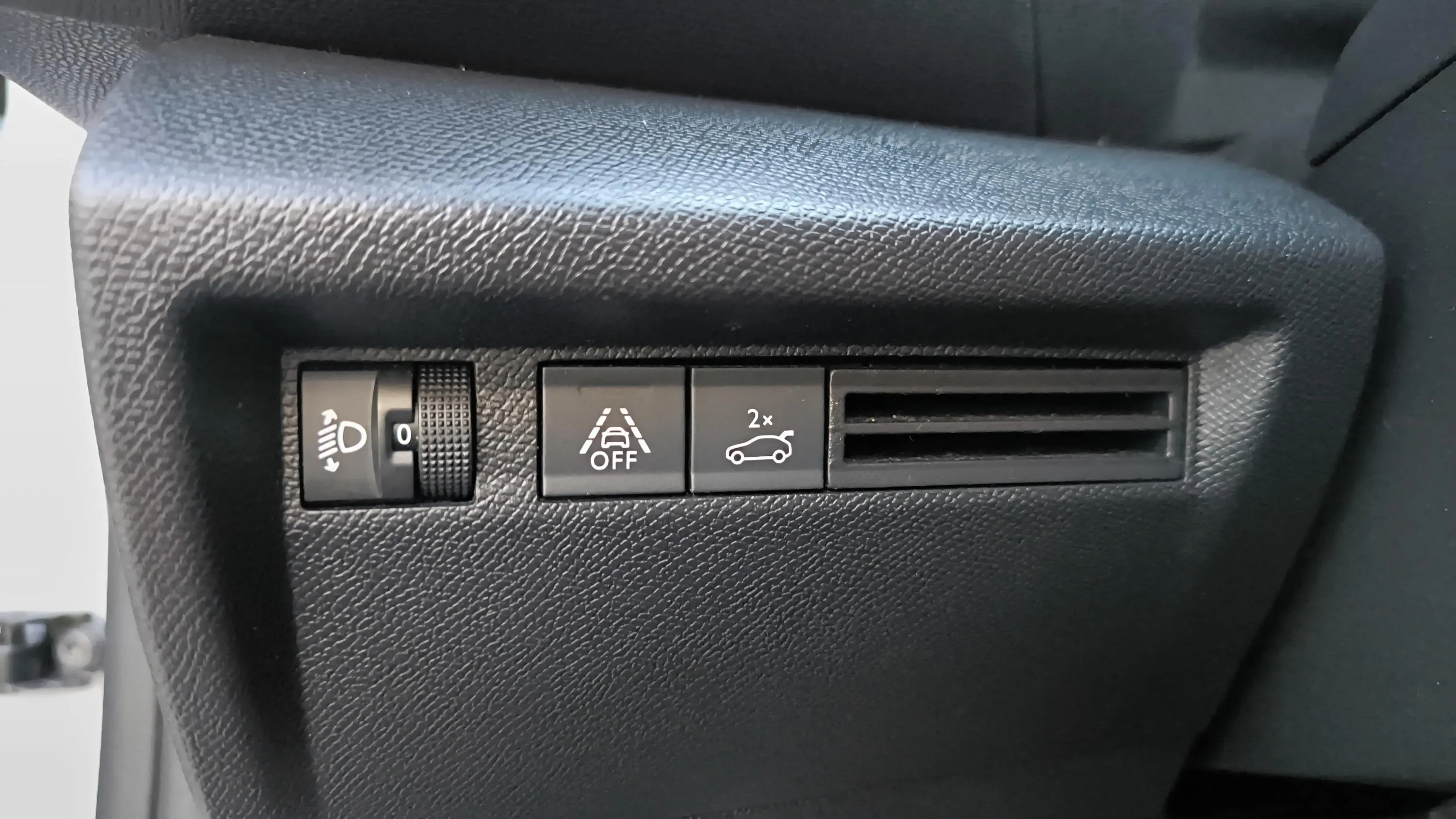 Citroën C4 X Hybrid 136 e-DCS6 You - foto 33