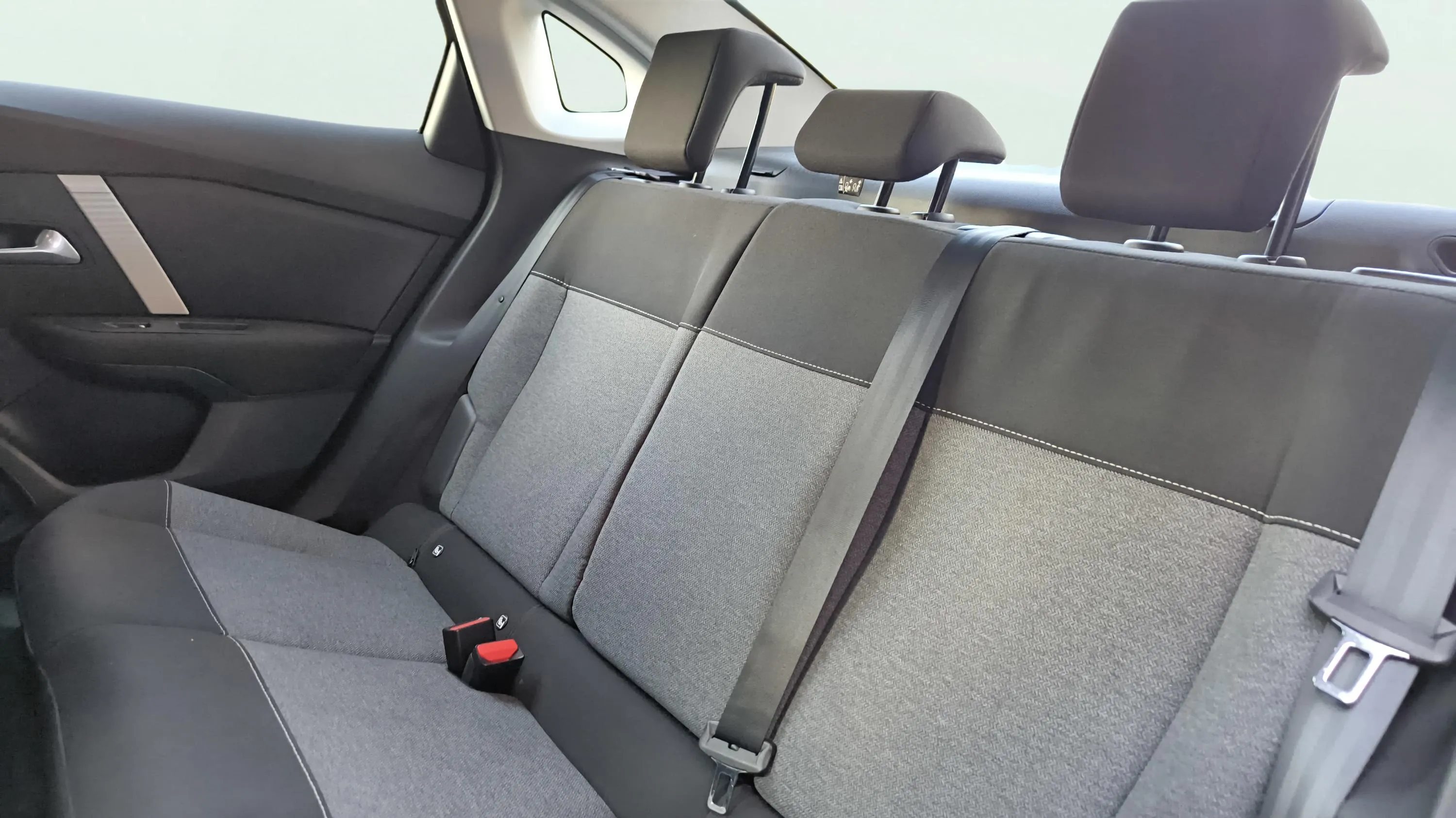 Citroën C4 X Hybrid 136 e-DCS6 You - foto 25