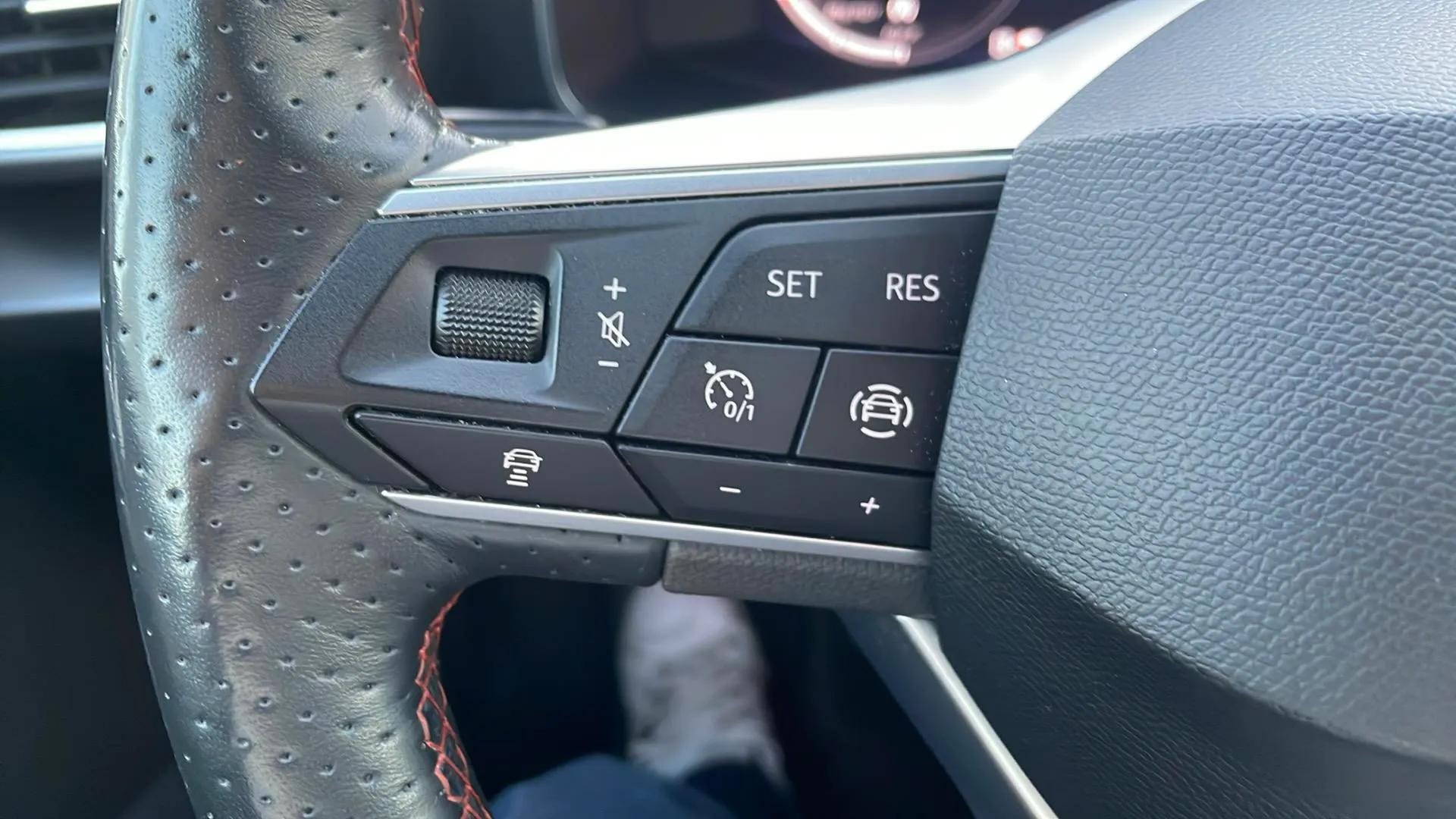 SEAT León 1.0 TSI FR 25 Aniversario - foto 32