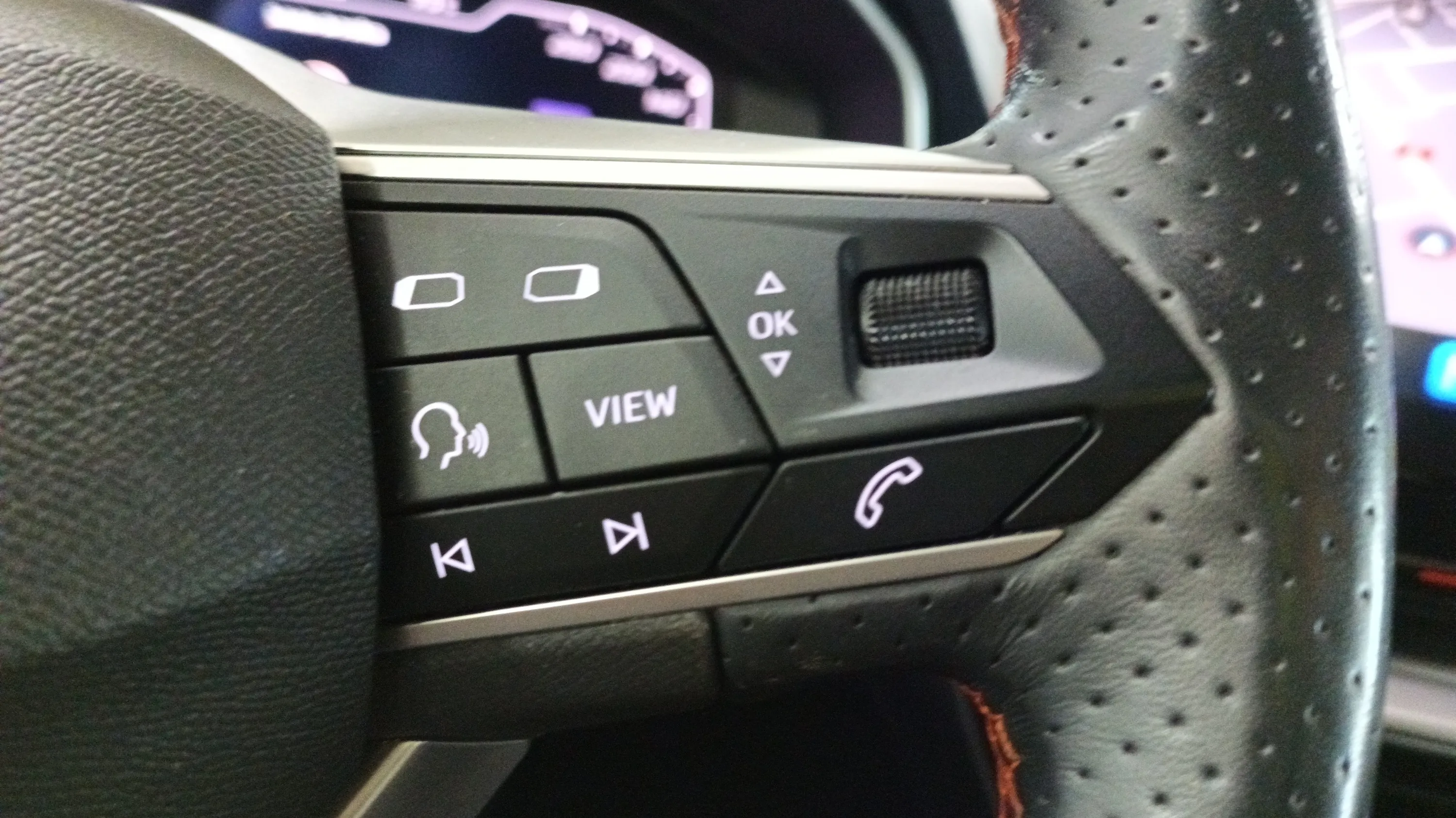 SEAT León 1.0 TSI FR 25 Aniversario - foto 17