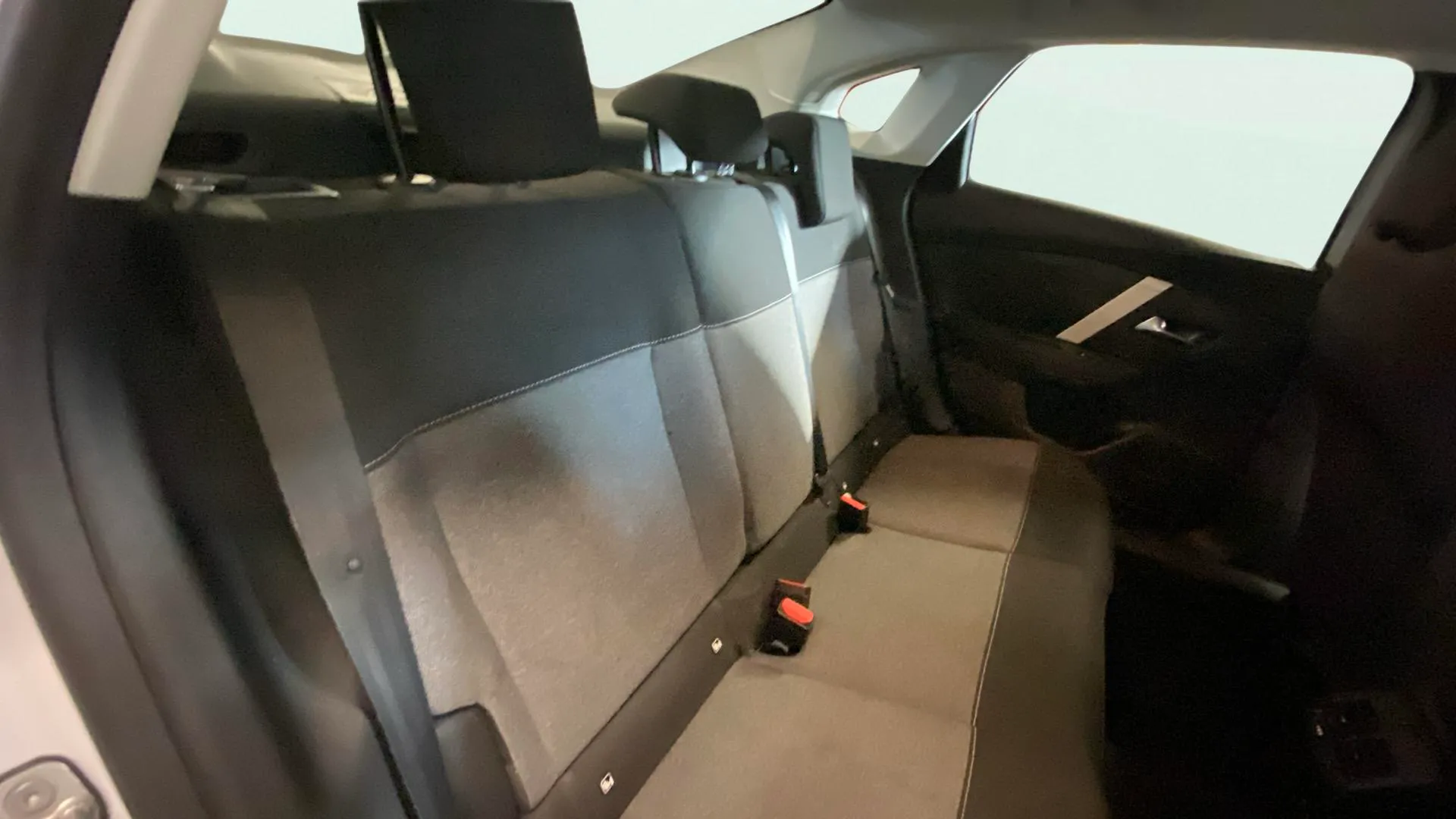 Citroën C4 X Hybrid 136 e-DCS6 Plus - foto 12