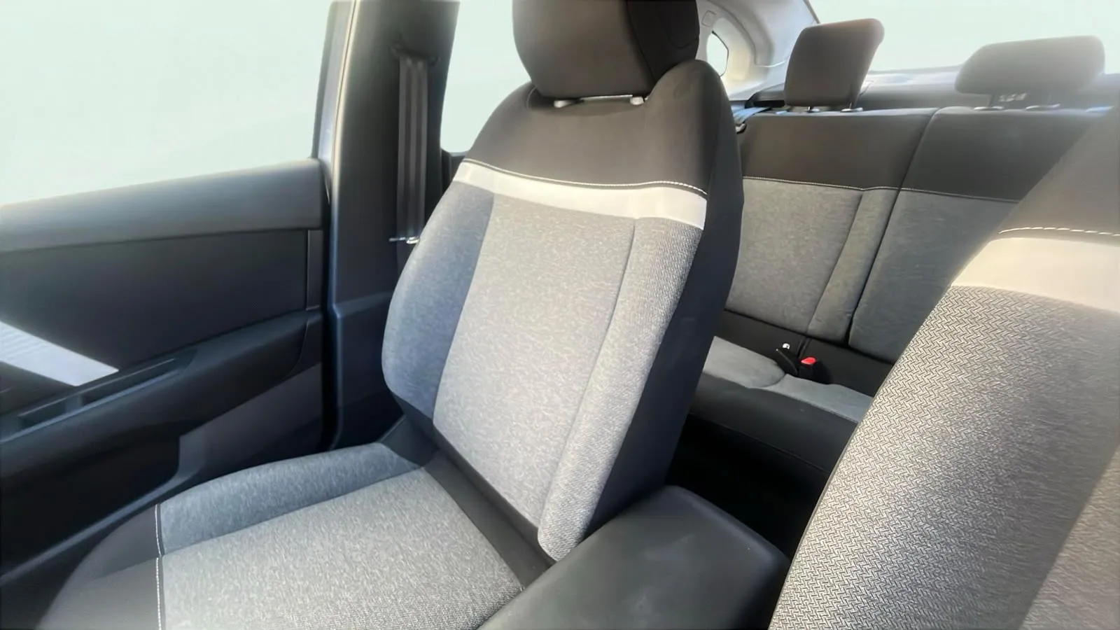Citroën C4 X Hybrid 136 e-DCS6 Plus - foto 15
