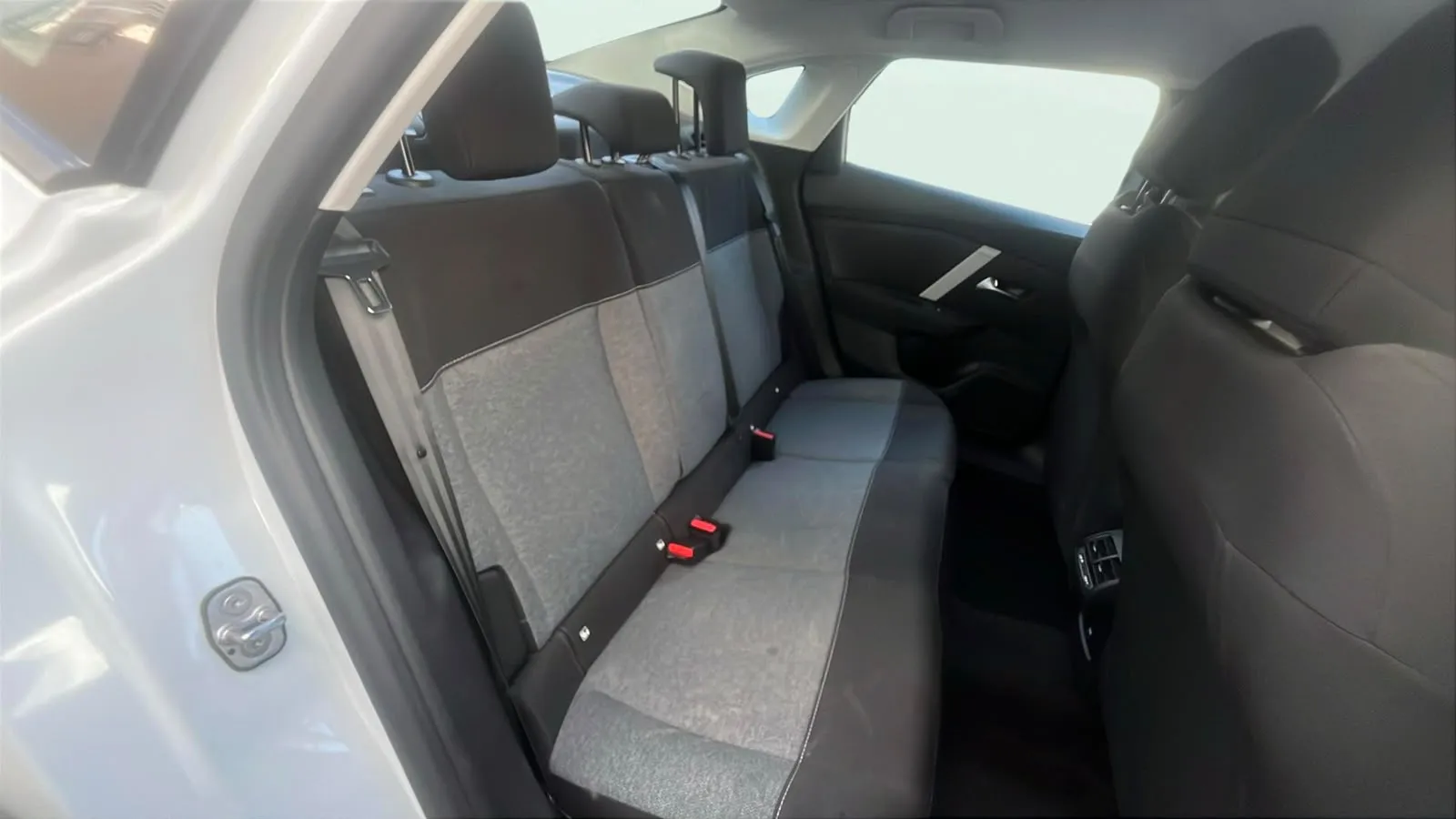 Citroën C4 X Hybrid 136 e-DCS6 Plus - foto 16