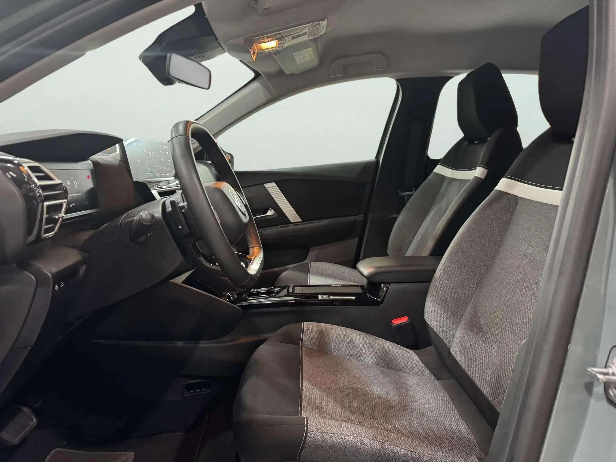 Citroën C4 X Hybrid 136 e-DCS6 Plus - foto 15