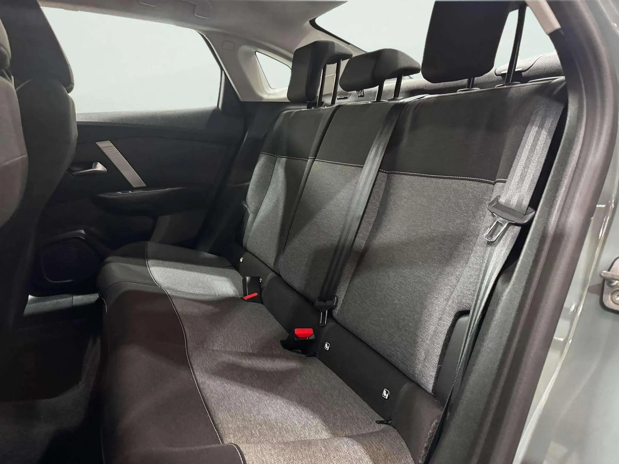 Citroën C4 X Hybrid 136 e-DCS6 Plus - foto 16