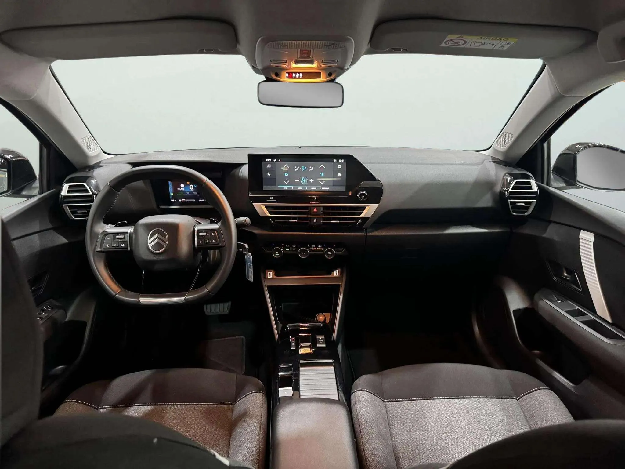 Citroën C4 X Hybrid 136 e-DCS6 Plus - foto 12