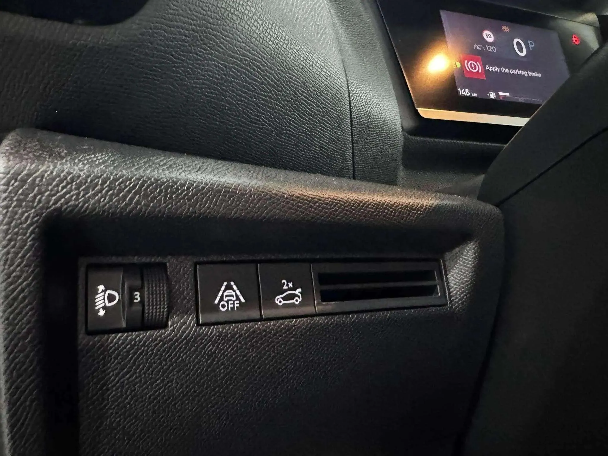 Citroën C4 X Hybrid 136 e-DCS6 Plus - foto 18