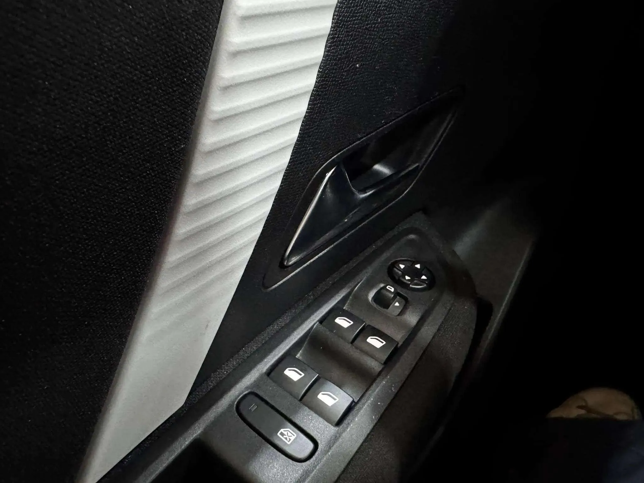 Citroën C4 X Hybrid 136 e-DCS6 Plus - foto 25