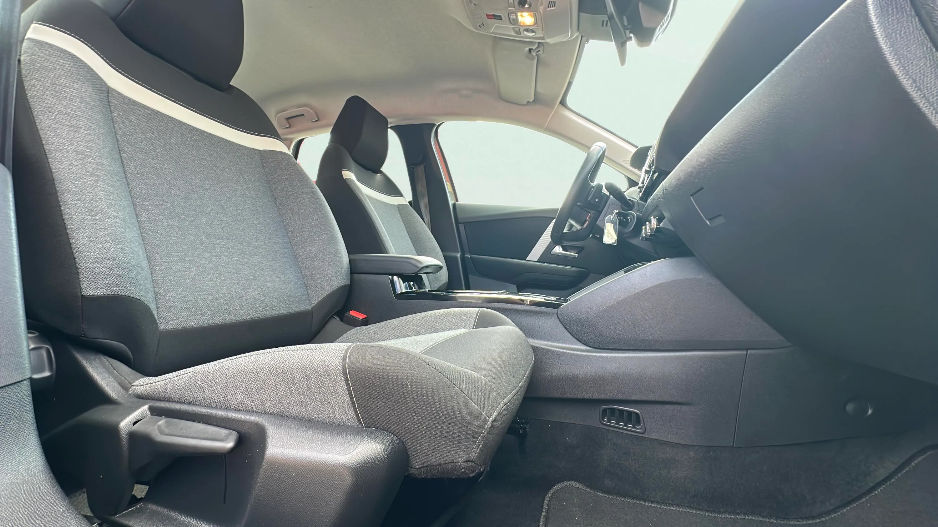Citroën C4 X Hybrid 136 e-DCS6 Plus - foto 16