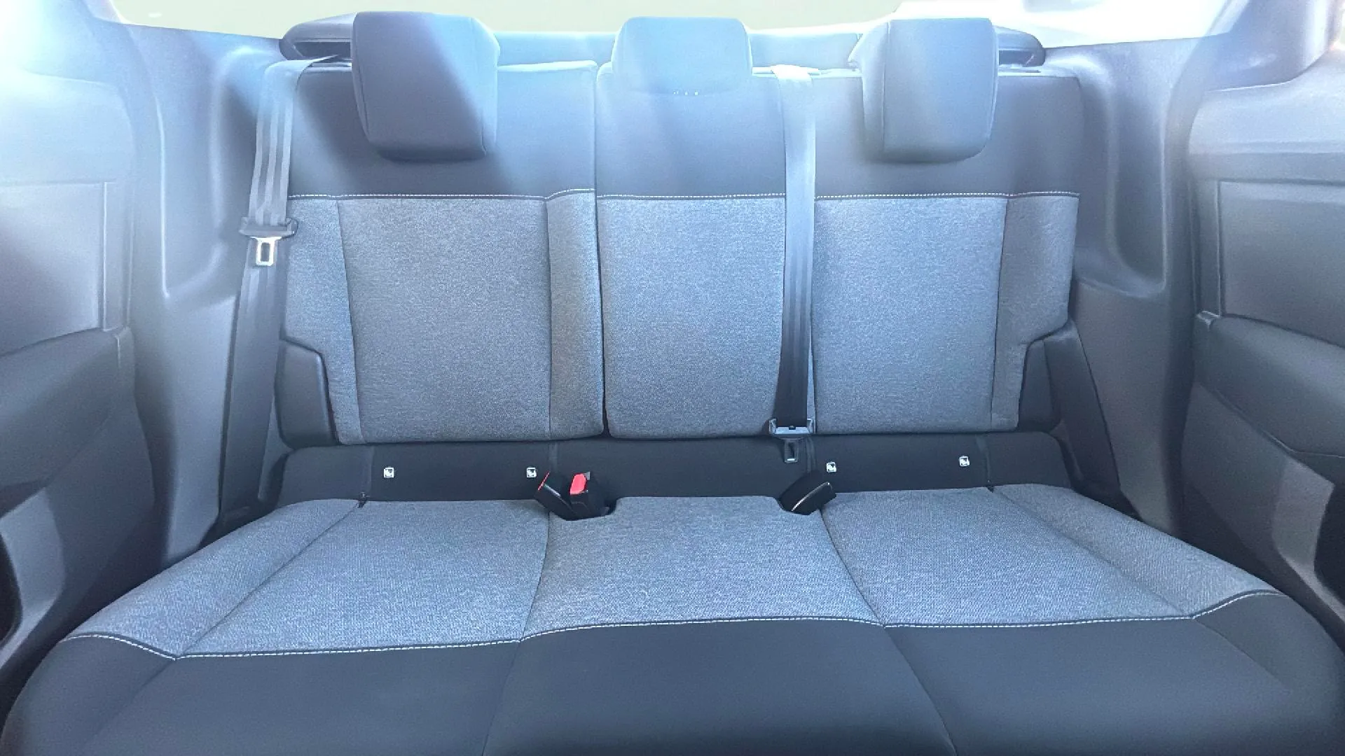 Citroën C4 X Hybrid 136 e-DCS6 Plus - foto 18