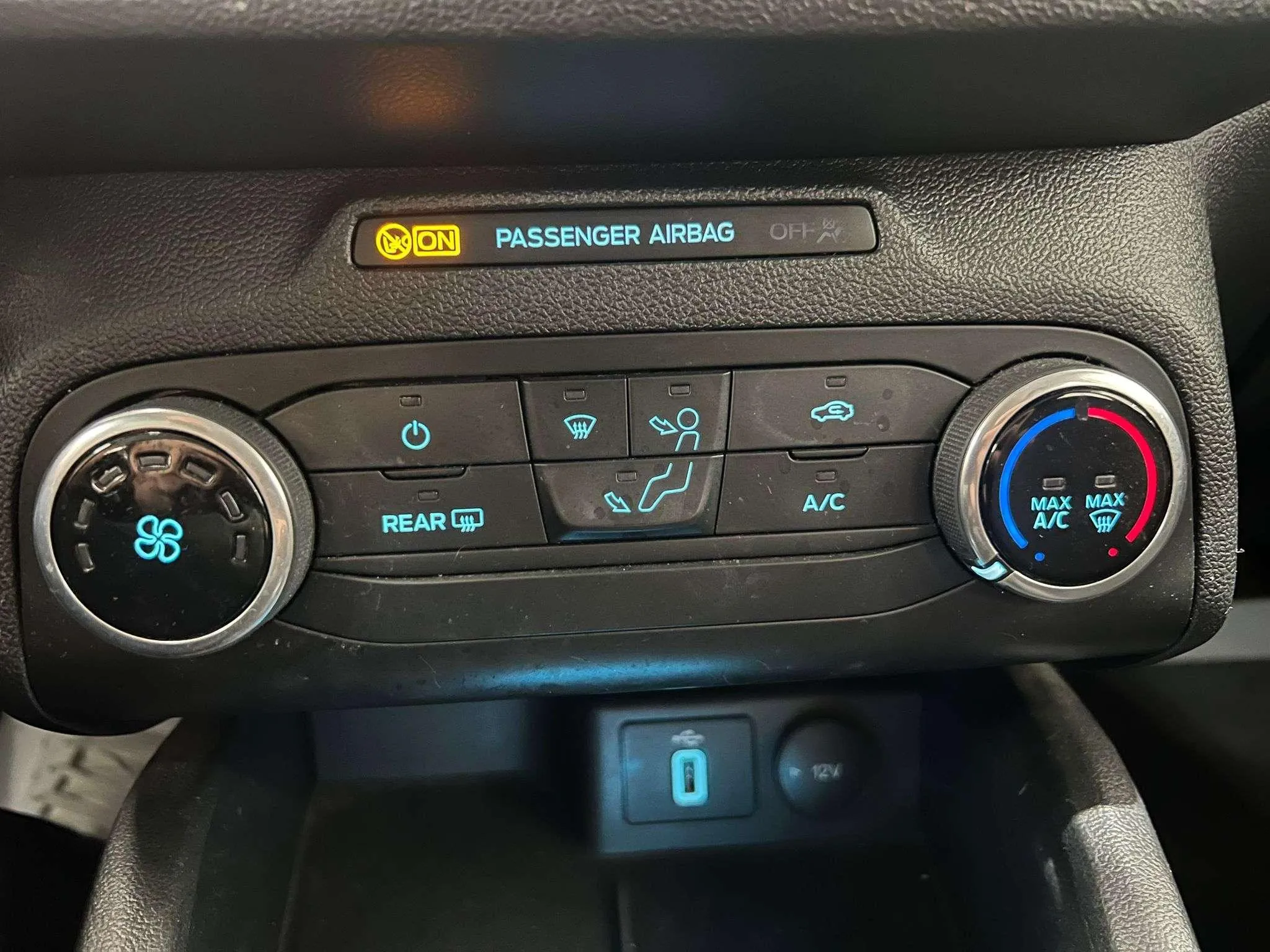 Ford Focus 1.5 EcoBlue Active - foto 21