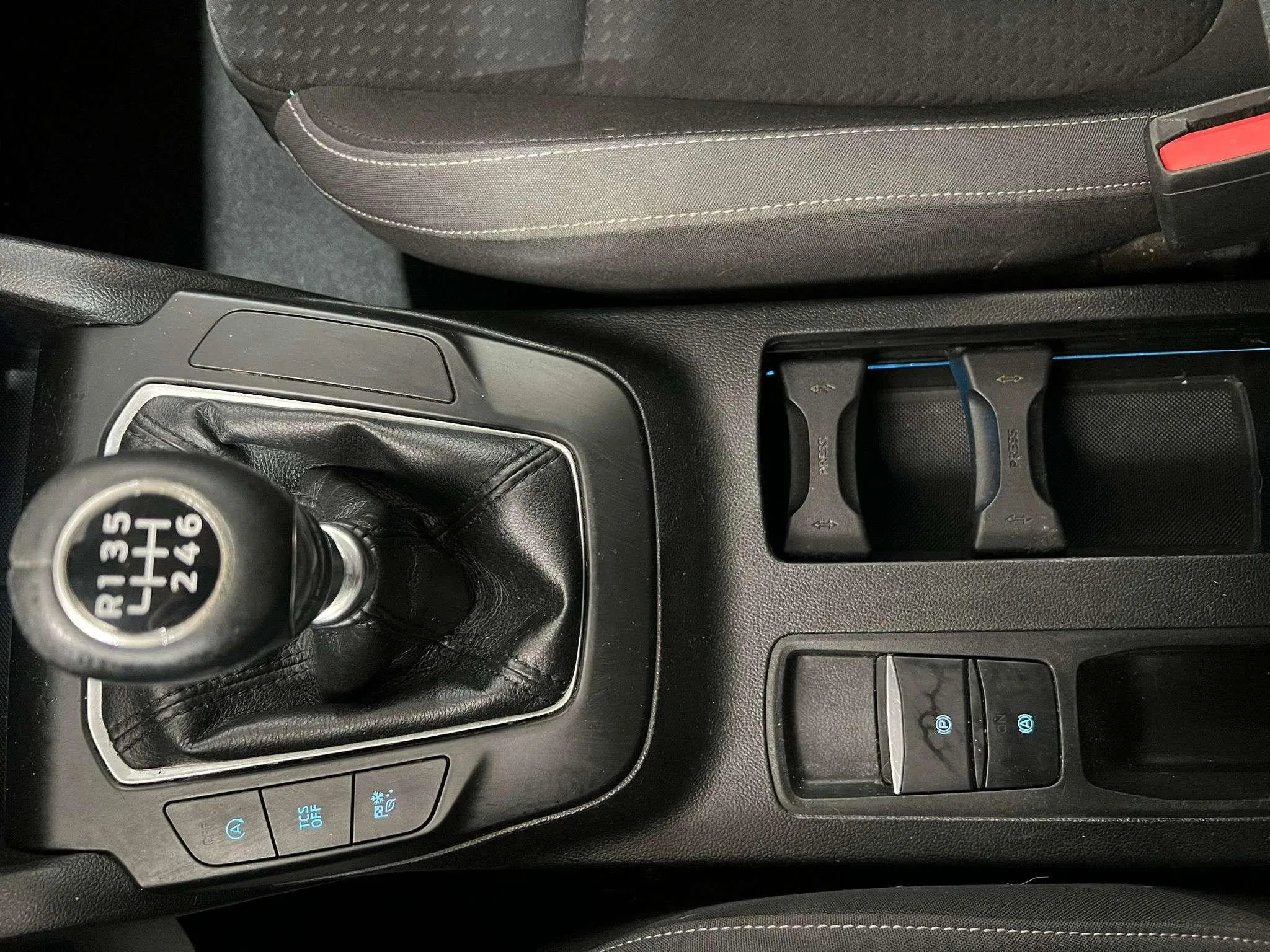 Ford Focus 1.5 EcoBlue Active - foto 22